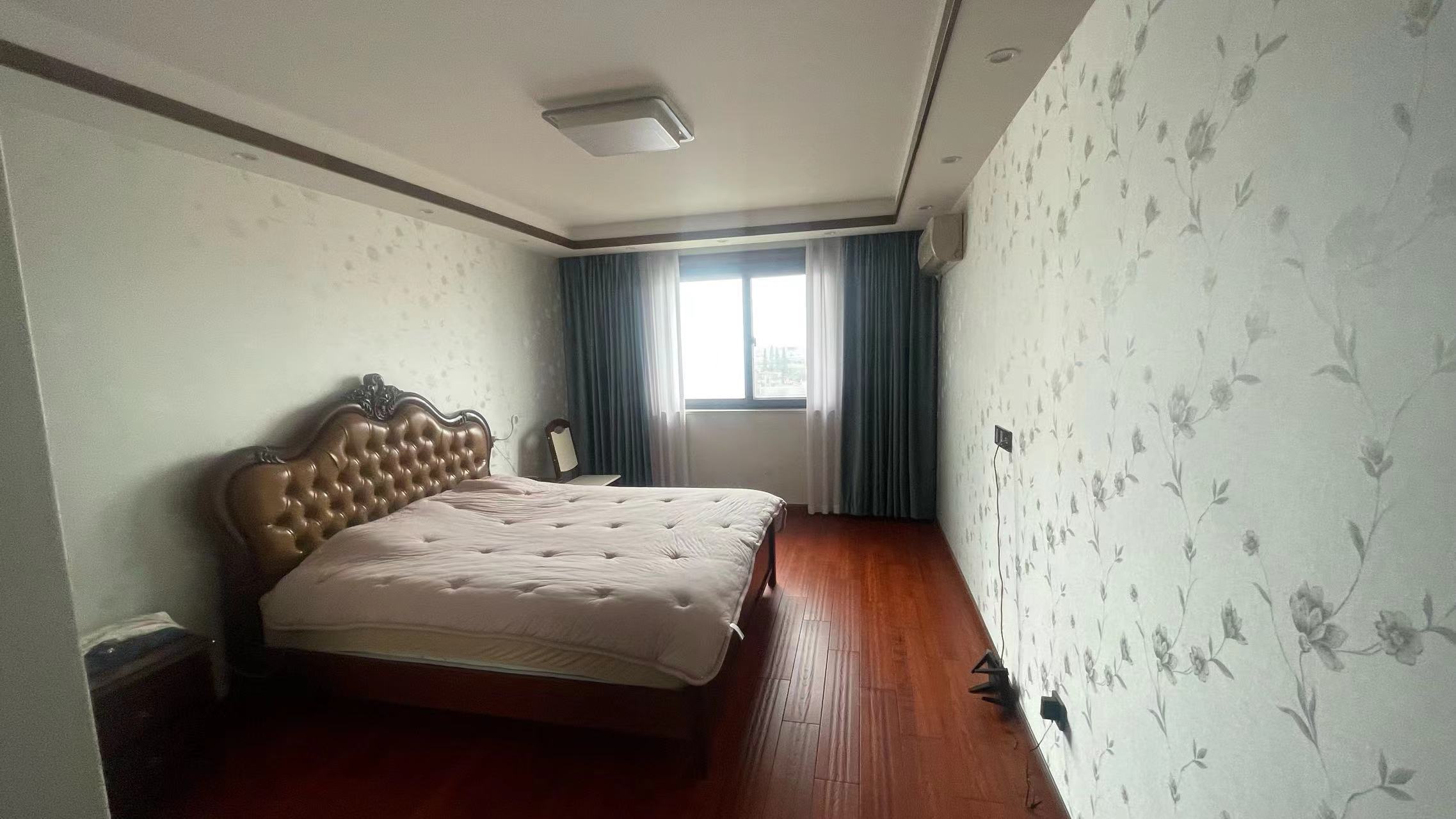 高迪晶城 3室1厅1卫 162.6m&sup2;