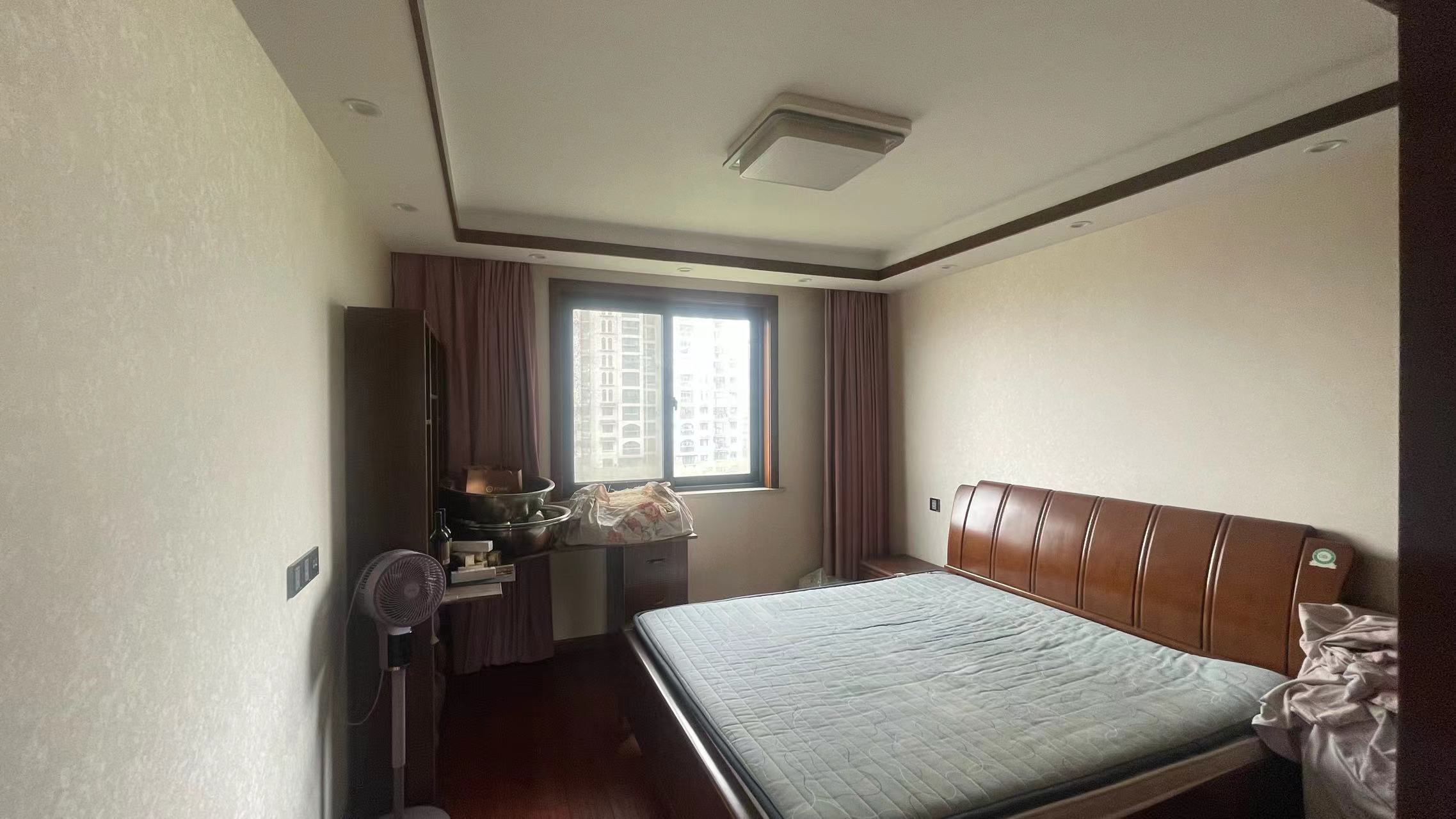 高迪晶城 3室1厅1卫 162.6m&sup2;
