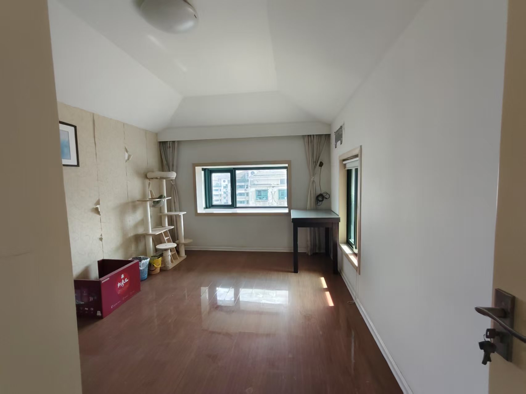 都市华城 5室2厅3卫 142.00m&sup2;