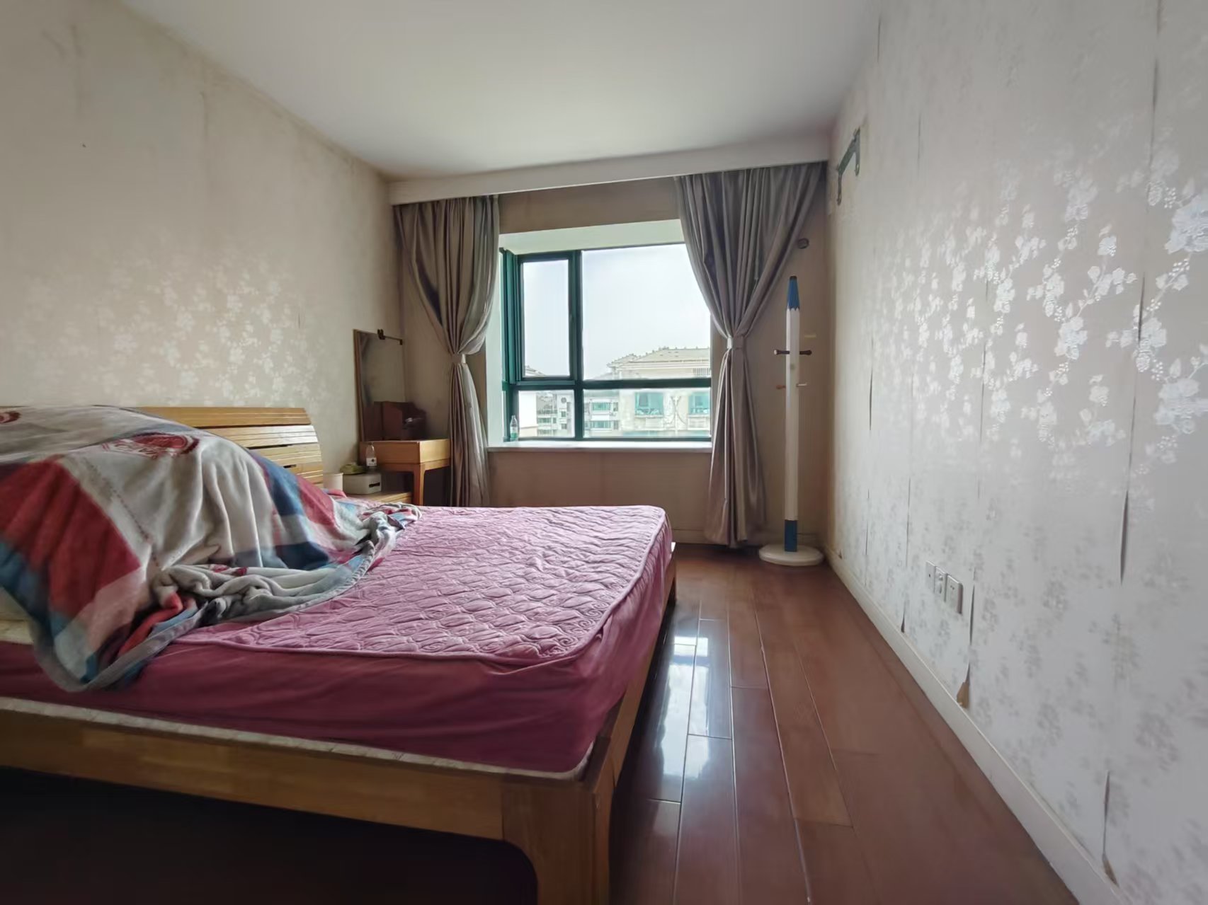 都市华城 5室2厅3卫 142.00m&sup2;