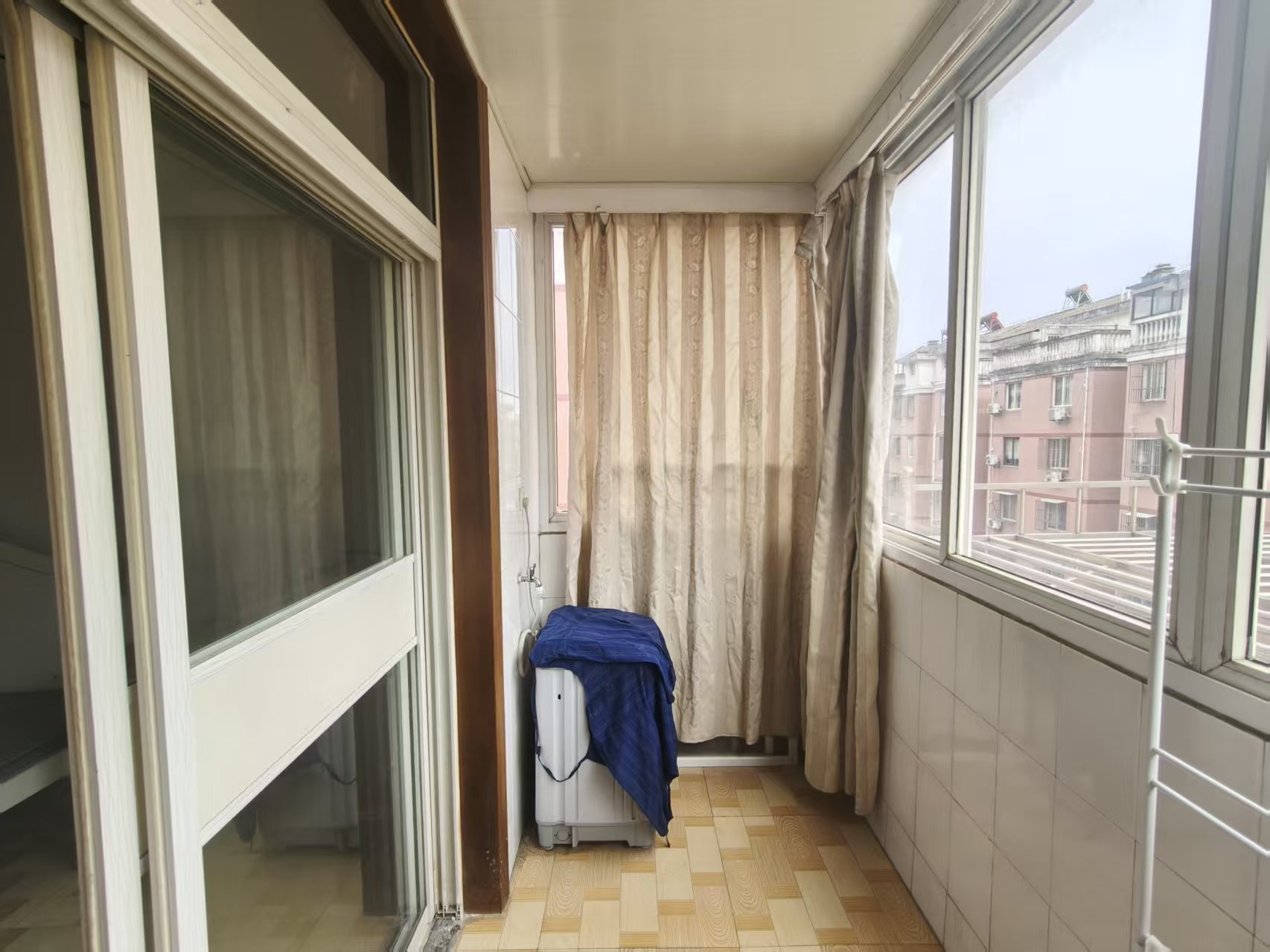 百家花苑 1室1厅1卫 62m&sup2;