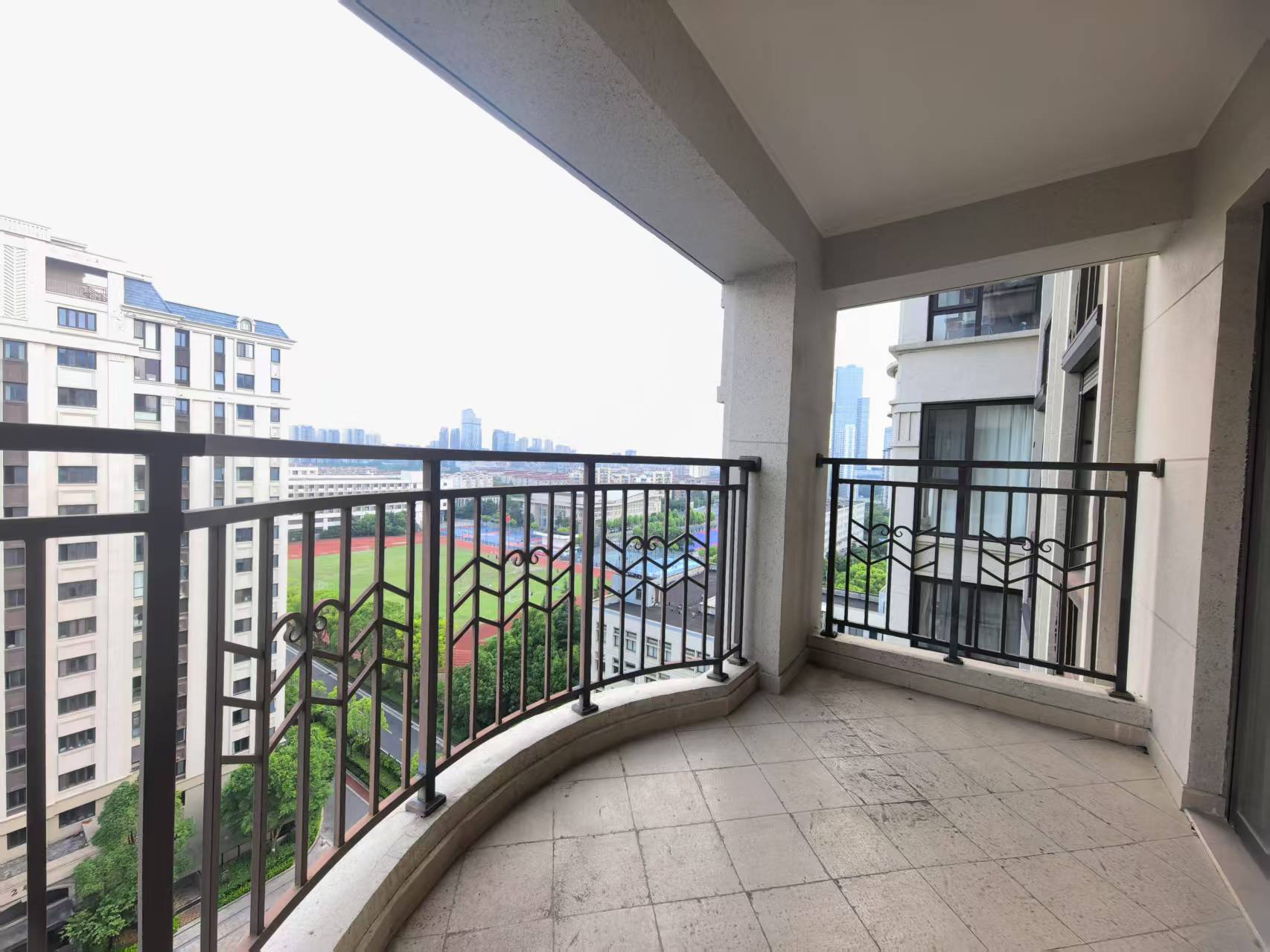 中海铂樾府 3室2厅2卫 142.00m&sup2;