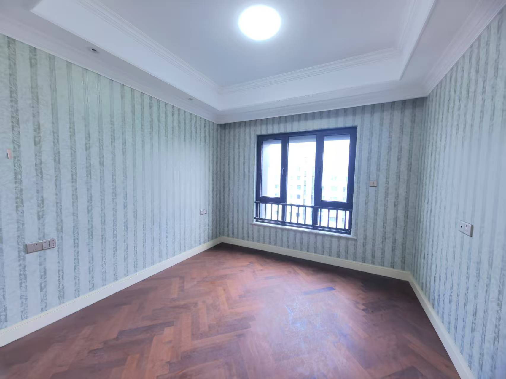 中海铂樾府 3室2厅2卫 142.00m&sup2;