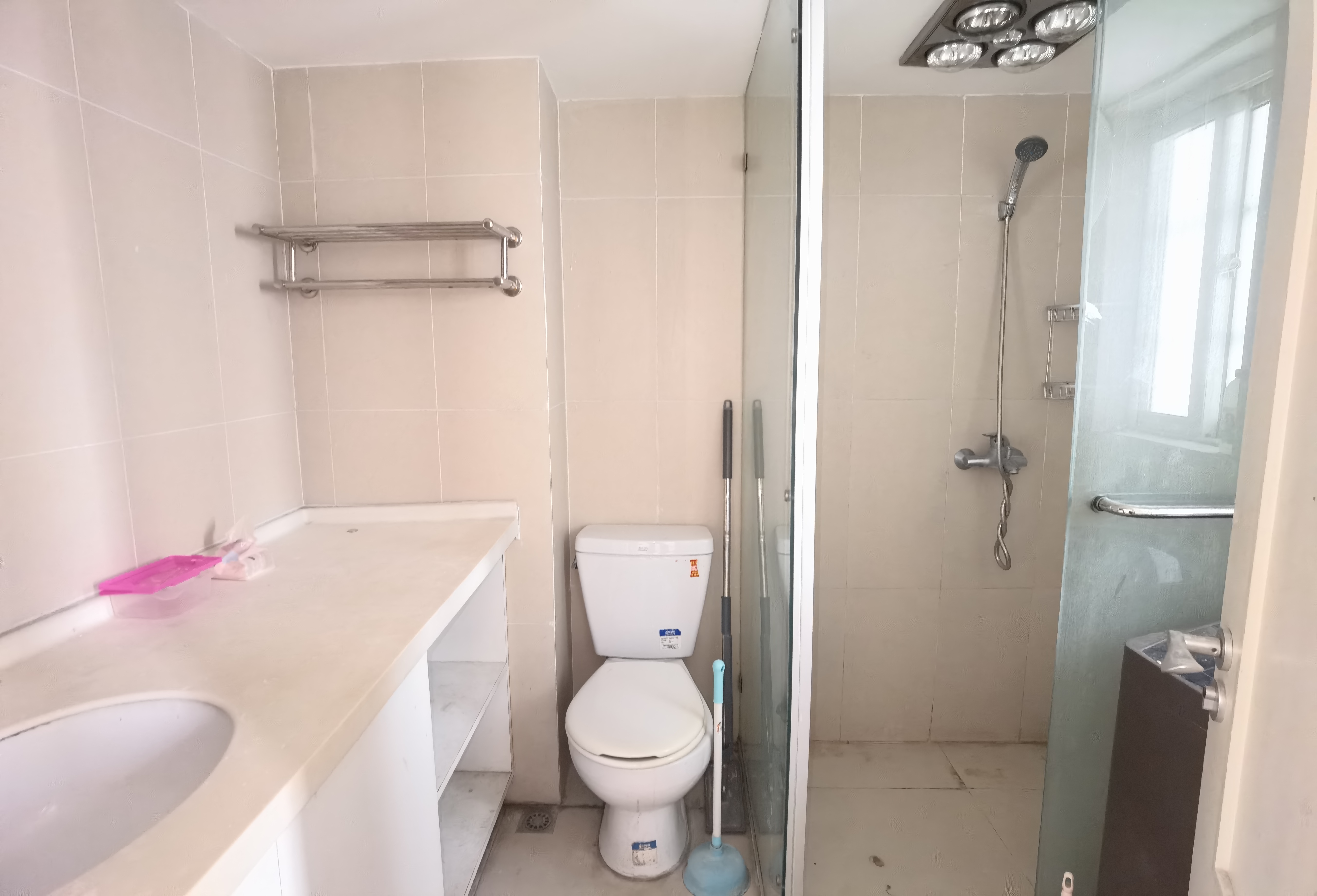 鸿运大厦 2室1厅2卫 64m&sup2;