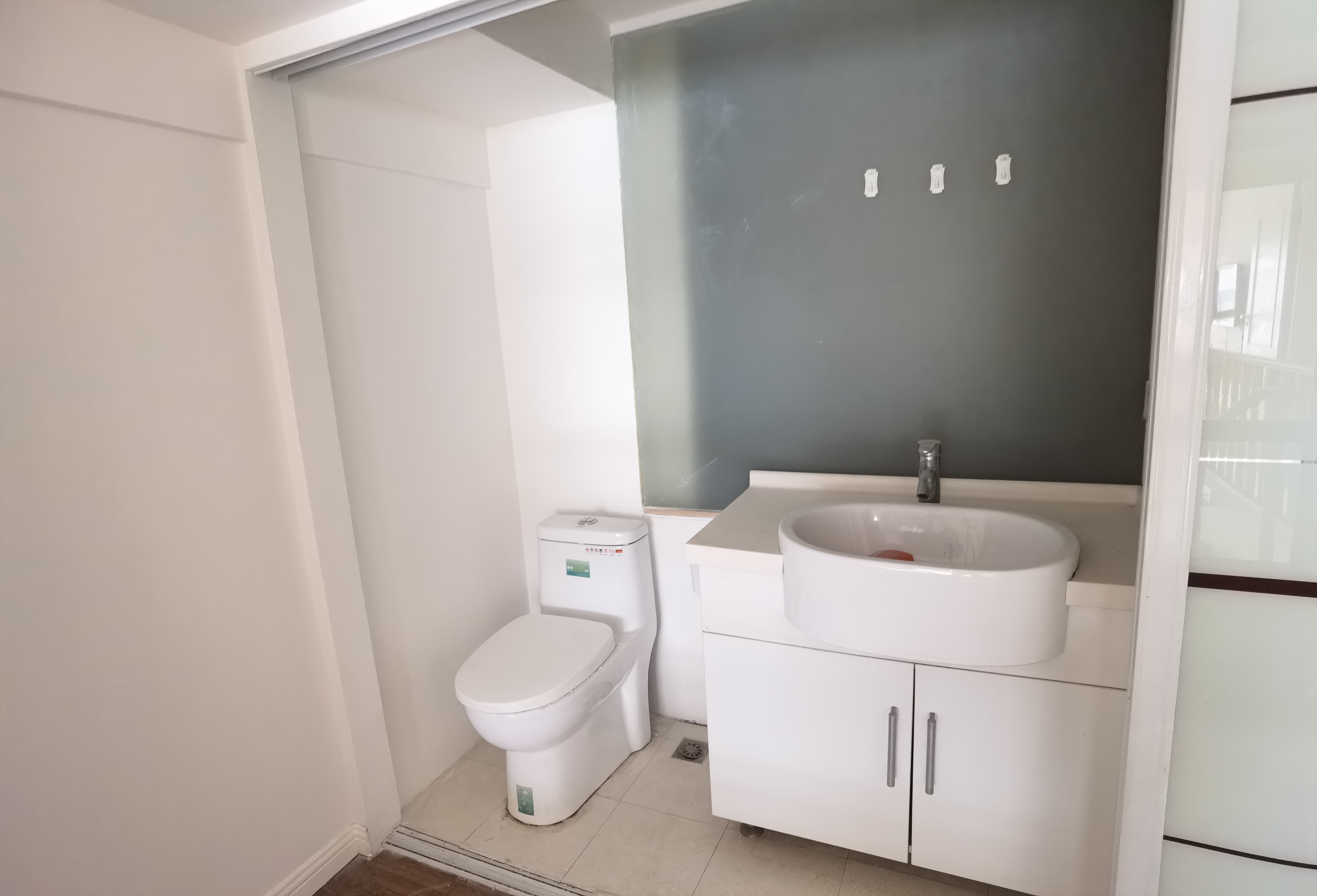 鸿运大厦 2室1厅2卫 64m&sup2;