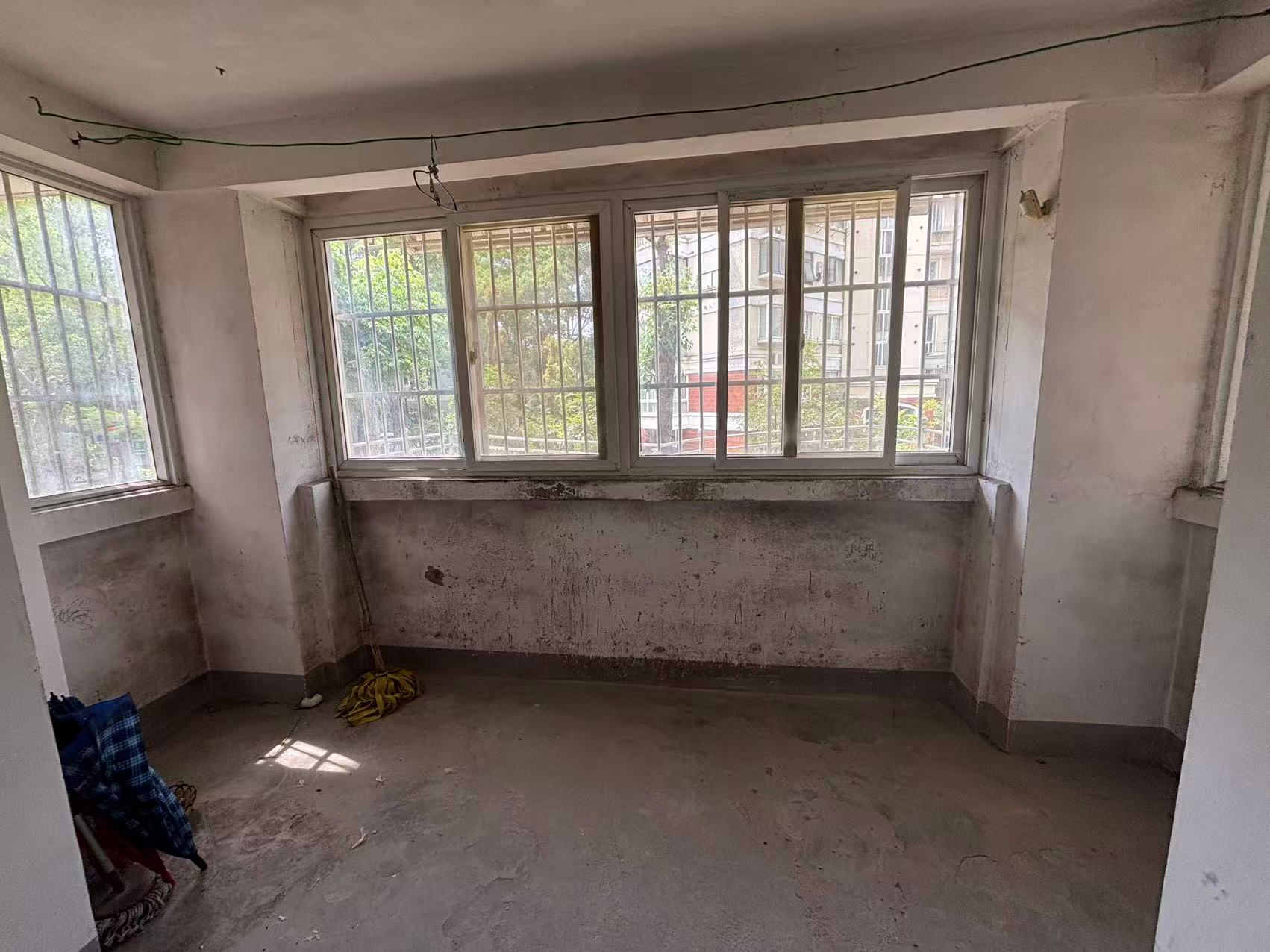 春晖花园 3室2厅1卫 123m&sup2;