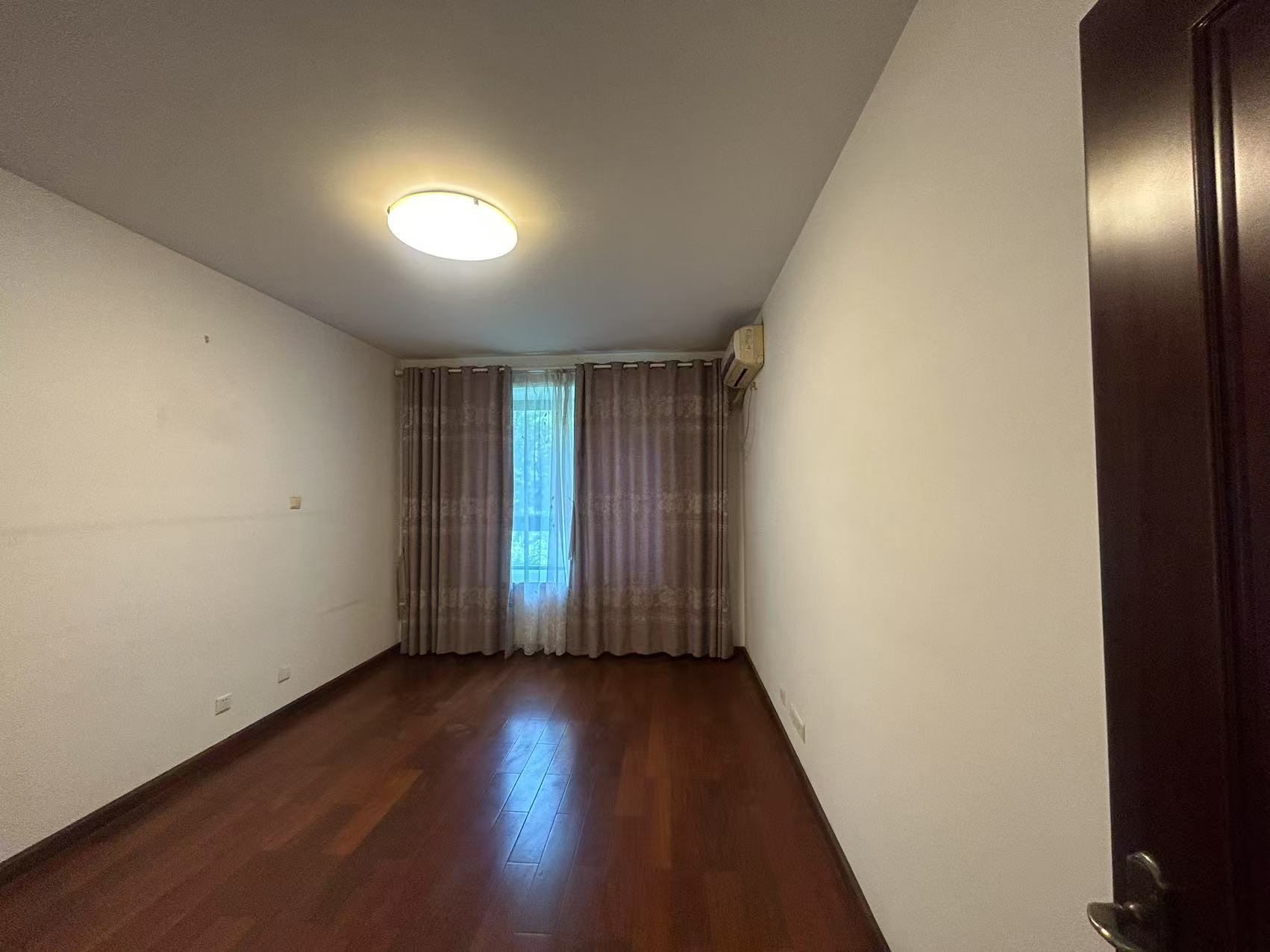 都市华城 3室2厅2卫 140.07m&sup2;