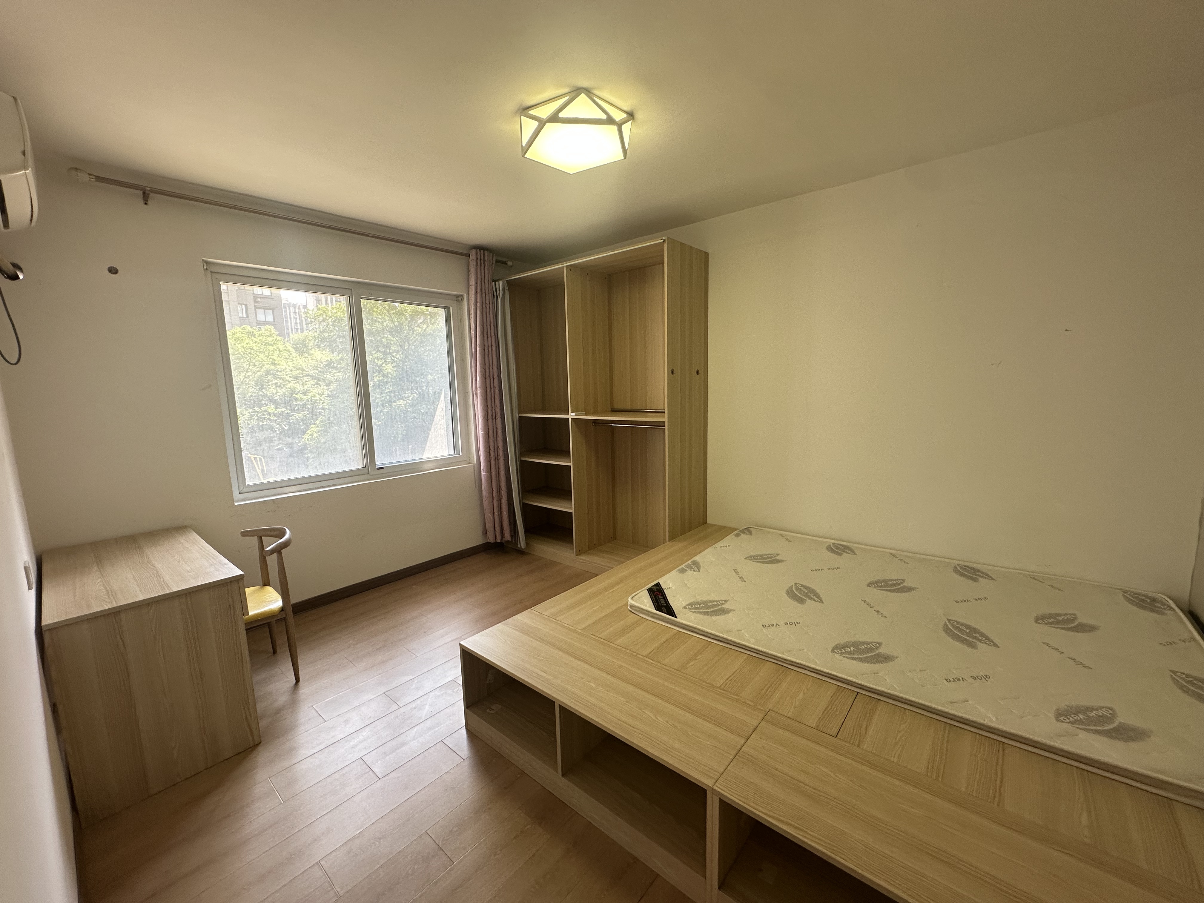 学士府 5室1厅1卫 90.00m&sup2;