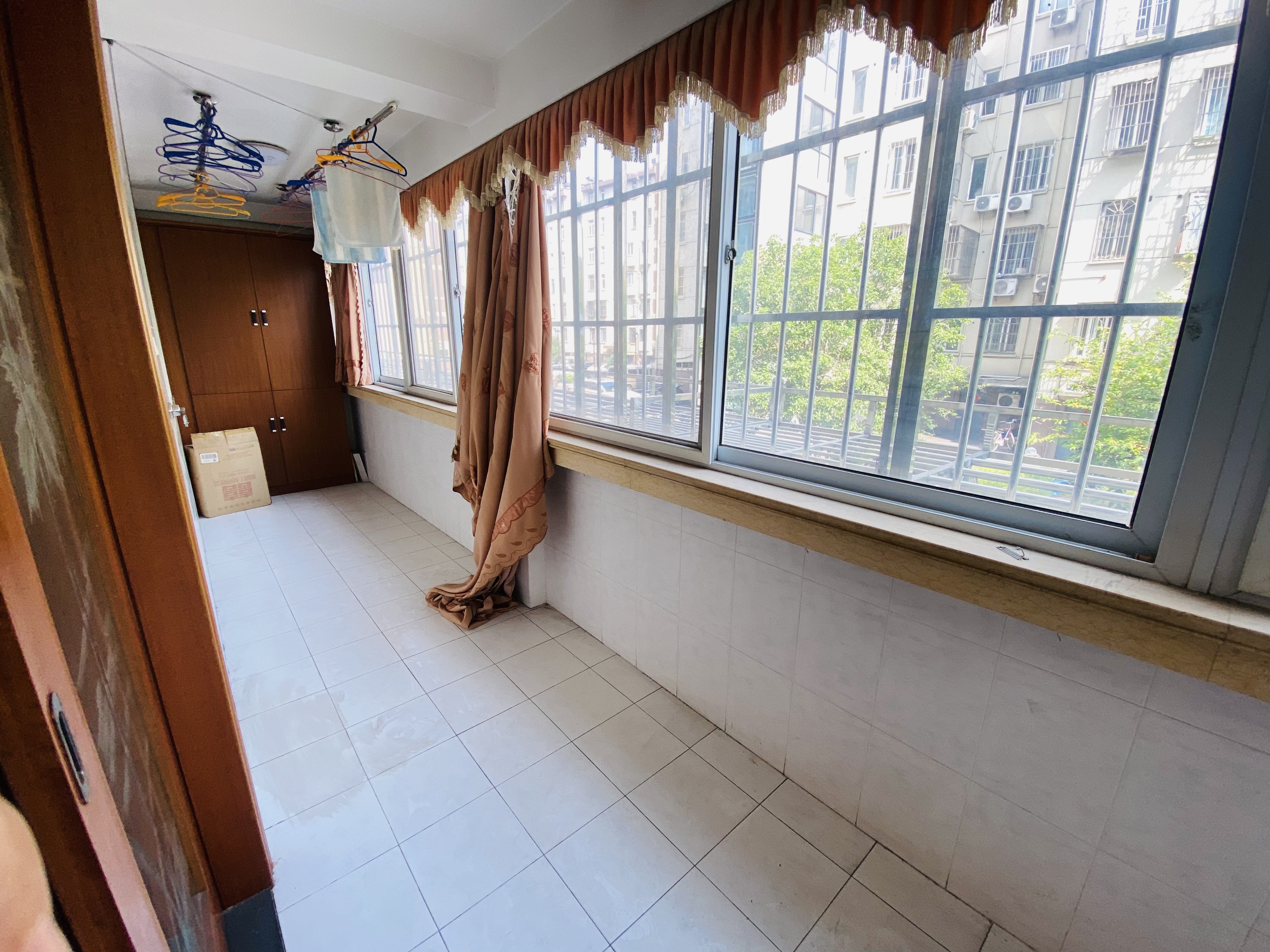 外滩小区 3室2厅2卫 148m&sup2;