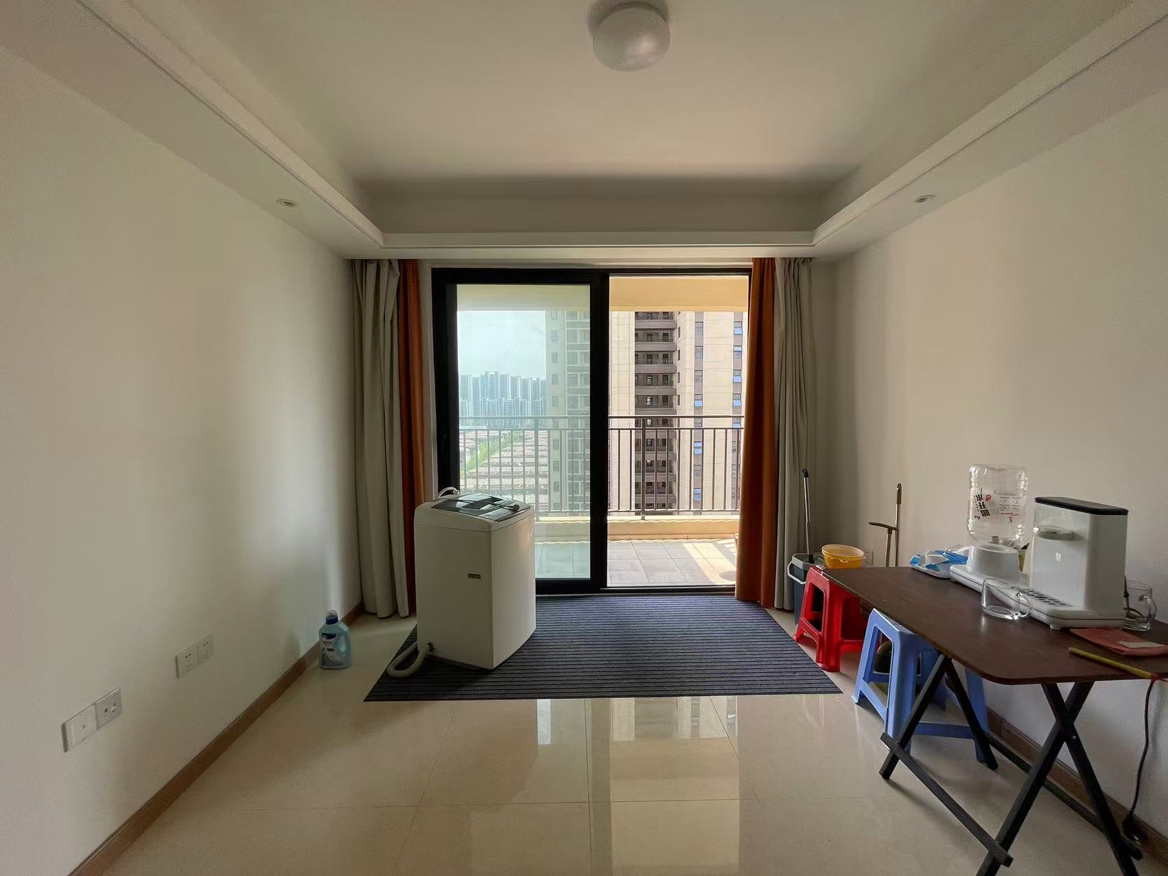 绿地新里城 3室2厅1卫 95m&sup2;