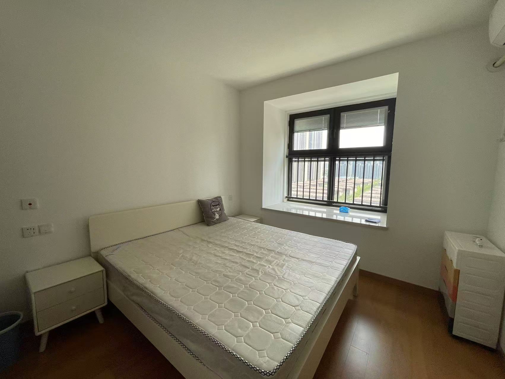 绿地新里城 3室2厅1卫 95m&sup2;