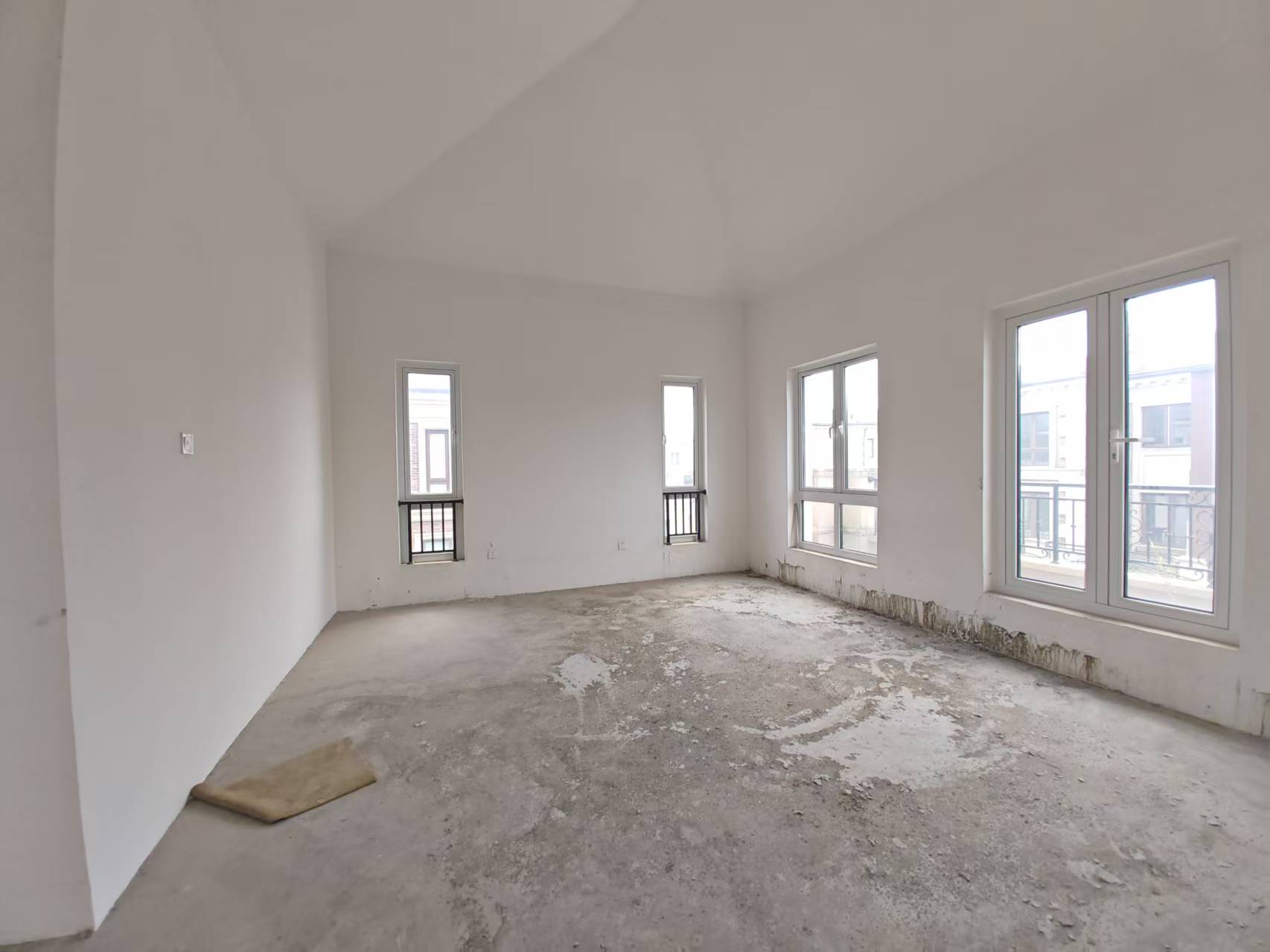 顺发御园 4室2厅3卫 310m&sup2;
