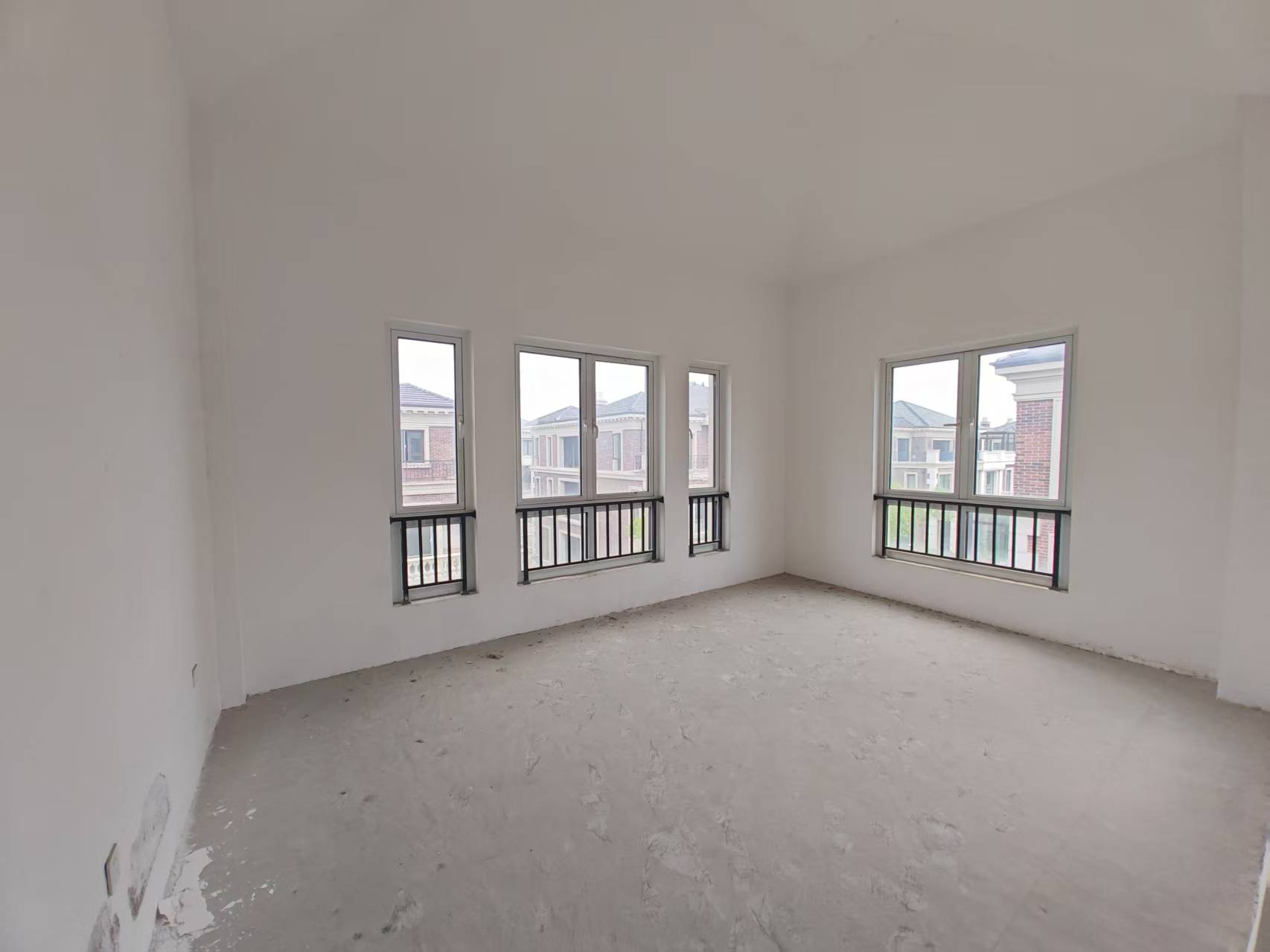 顺发御园 4室2厅3卫 310m&sup2;