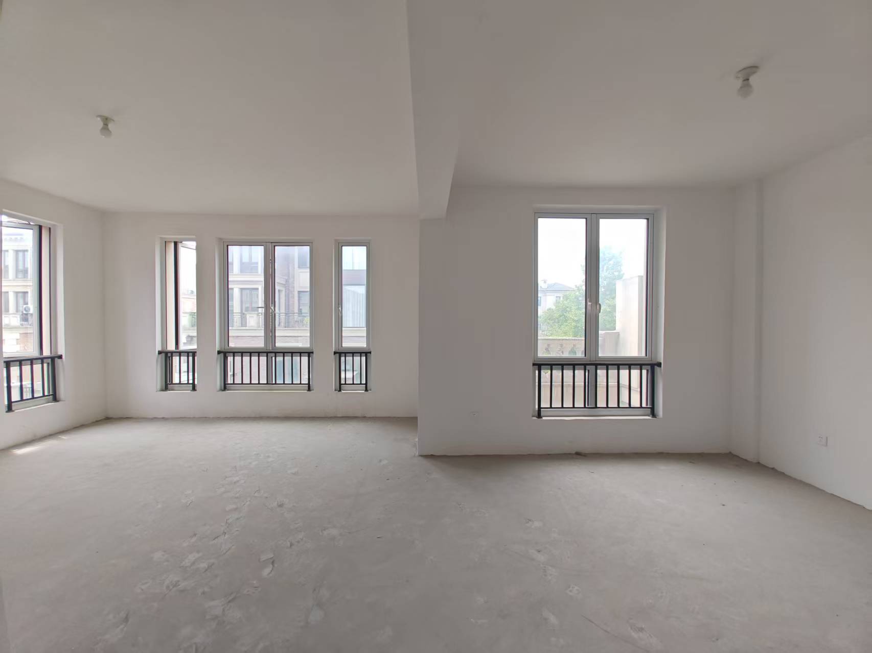 顺发御园 4室2厅3卫 310m&sup2;