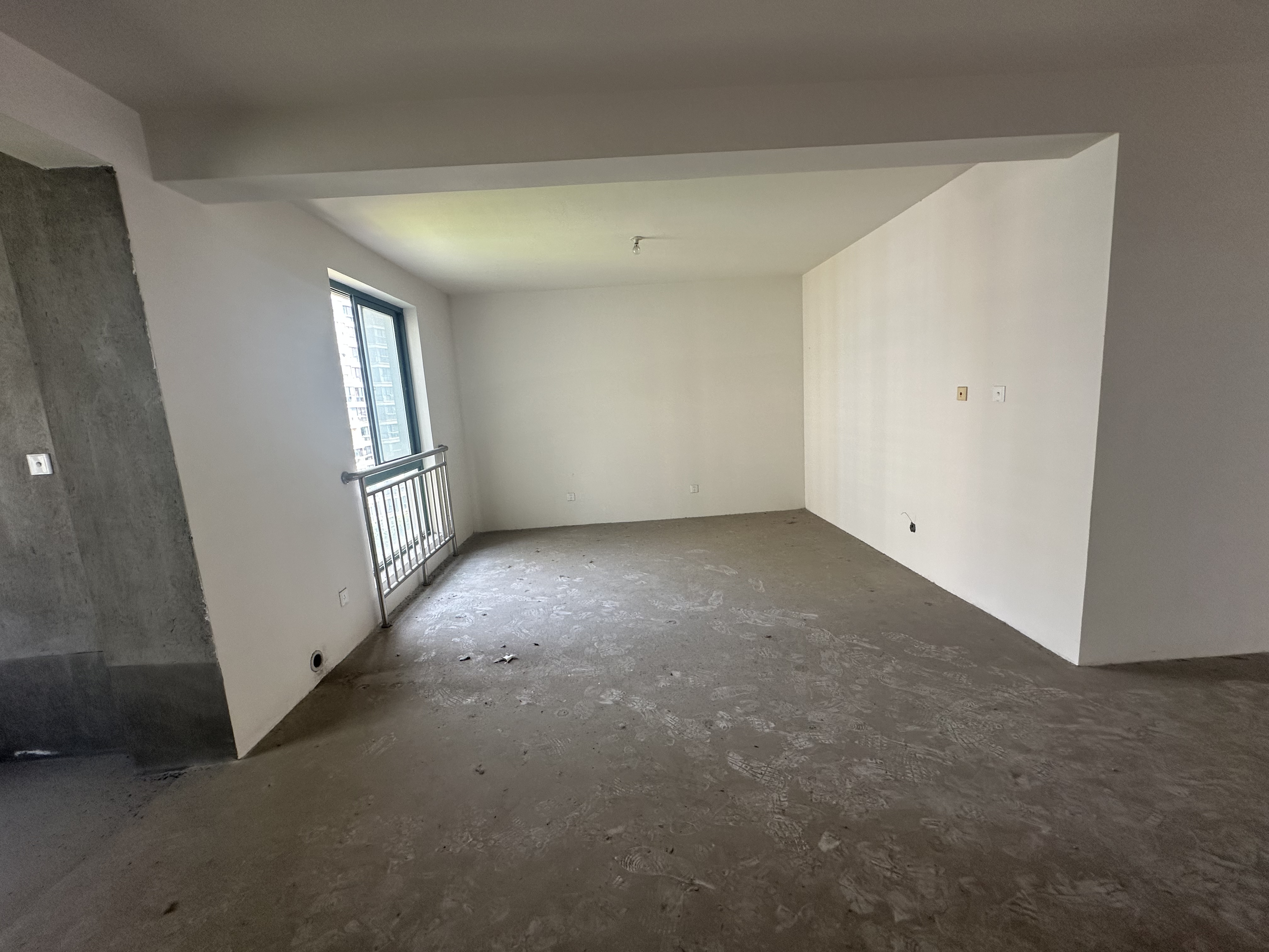 凤凰莱茵苑 3室2厅2卫 133m²