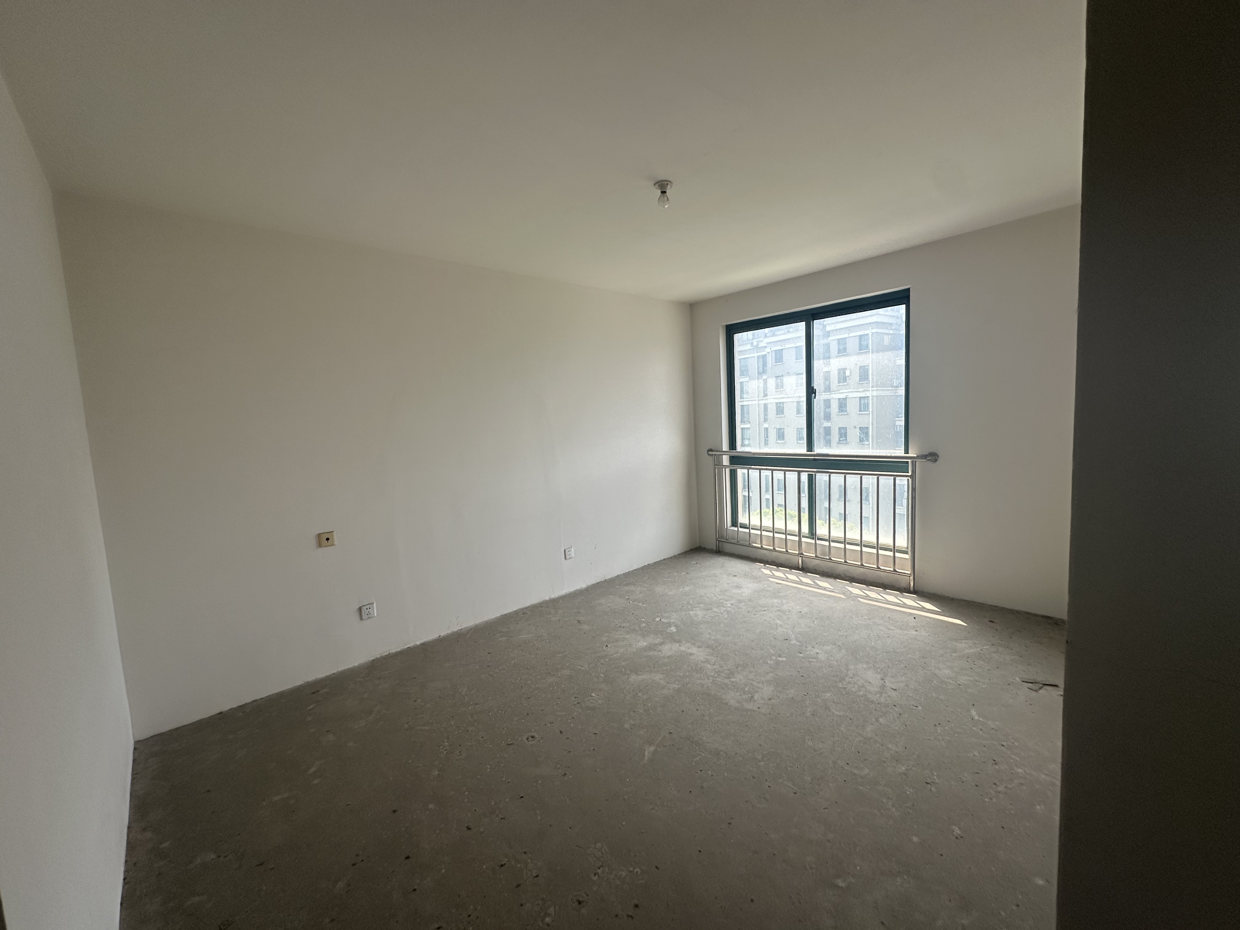 凤凰莱茵苑 3室2厅2卫 133m&sup2;