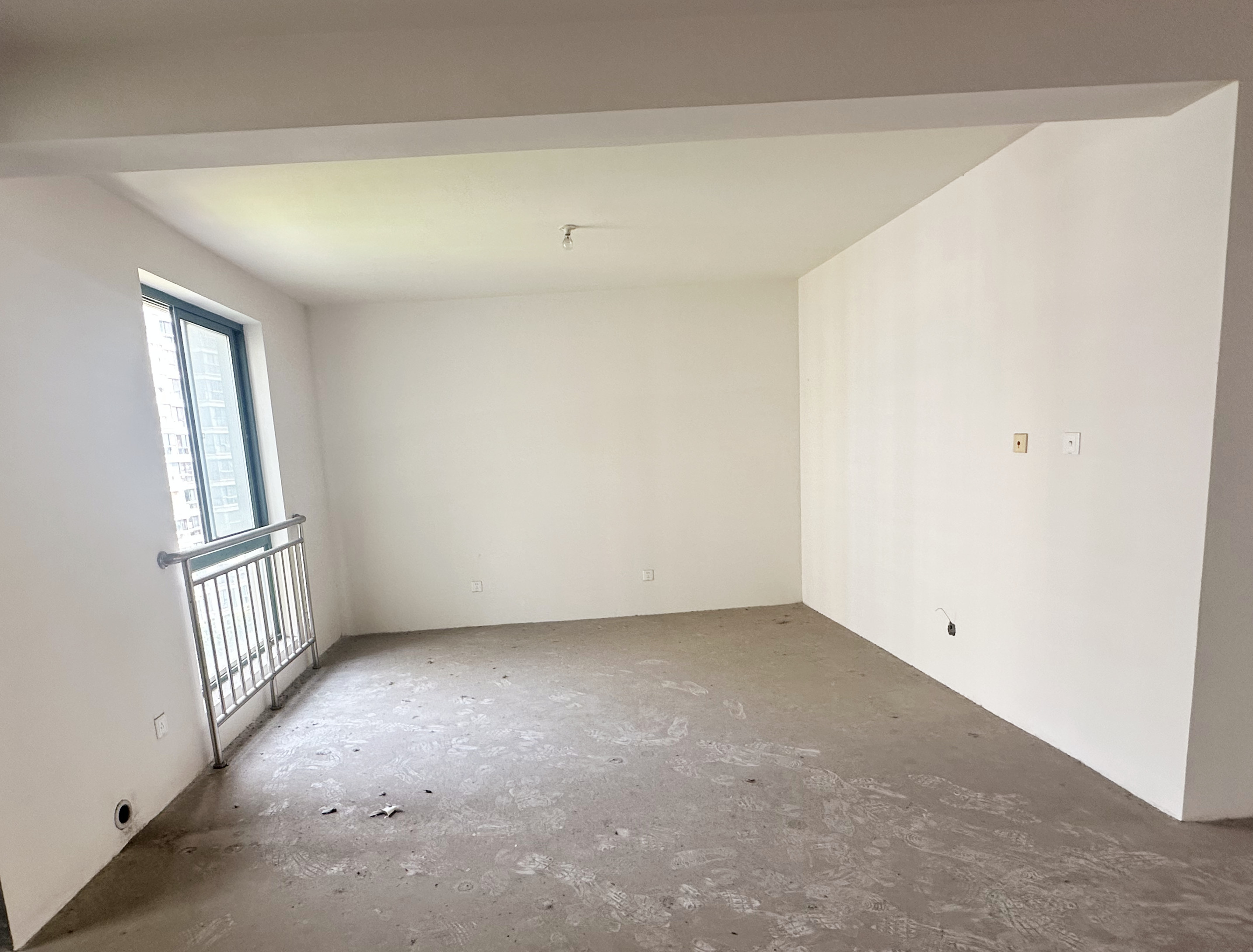 凤凰莱茵苑 3室2厅2卫 133m&sup2;
