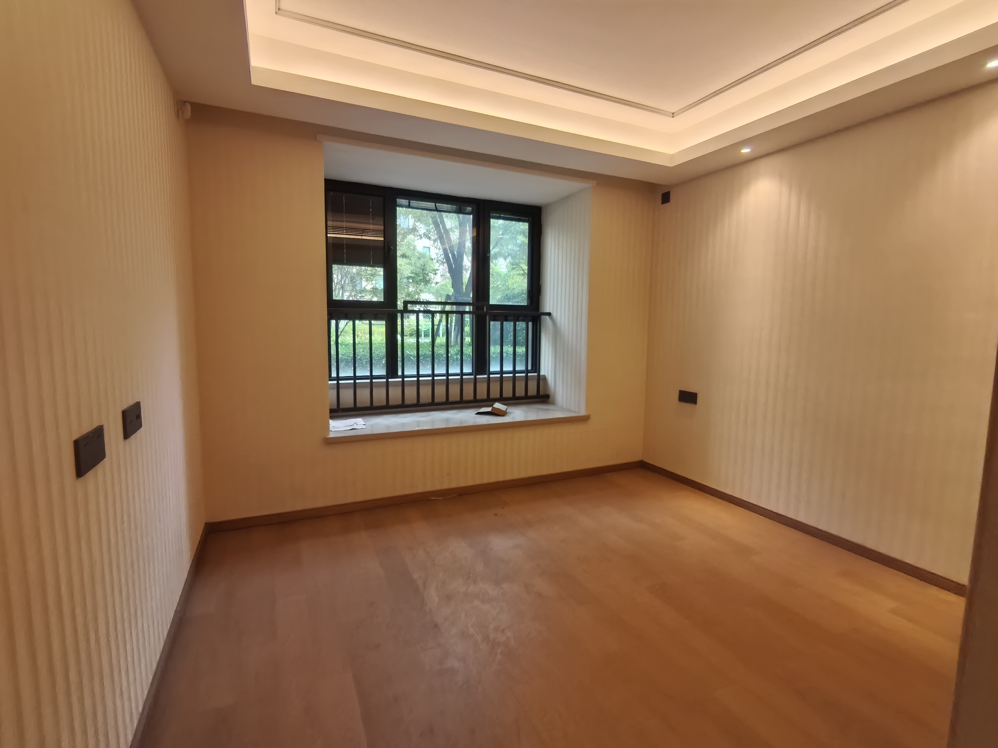 龙湖天宸源著 2室2厅2卫 95m&sup2;