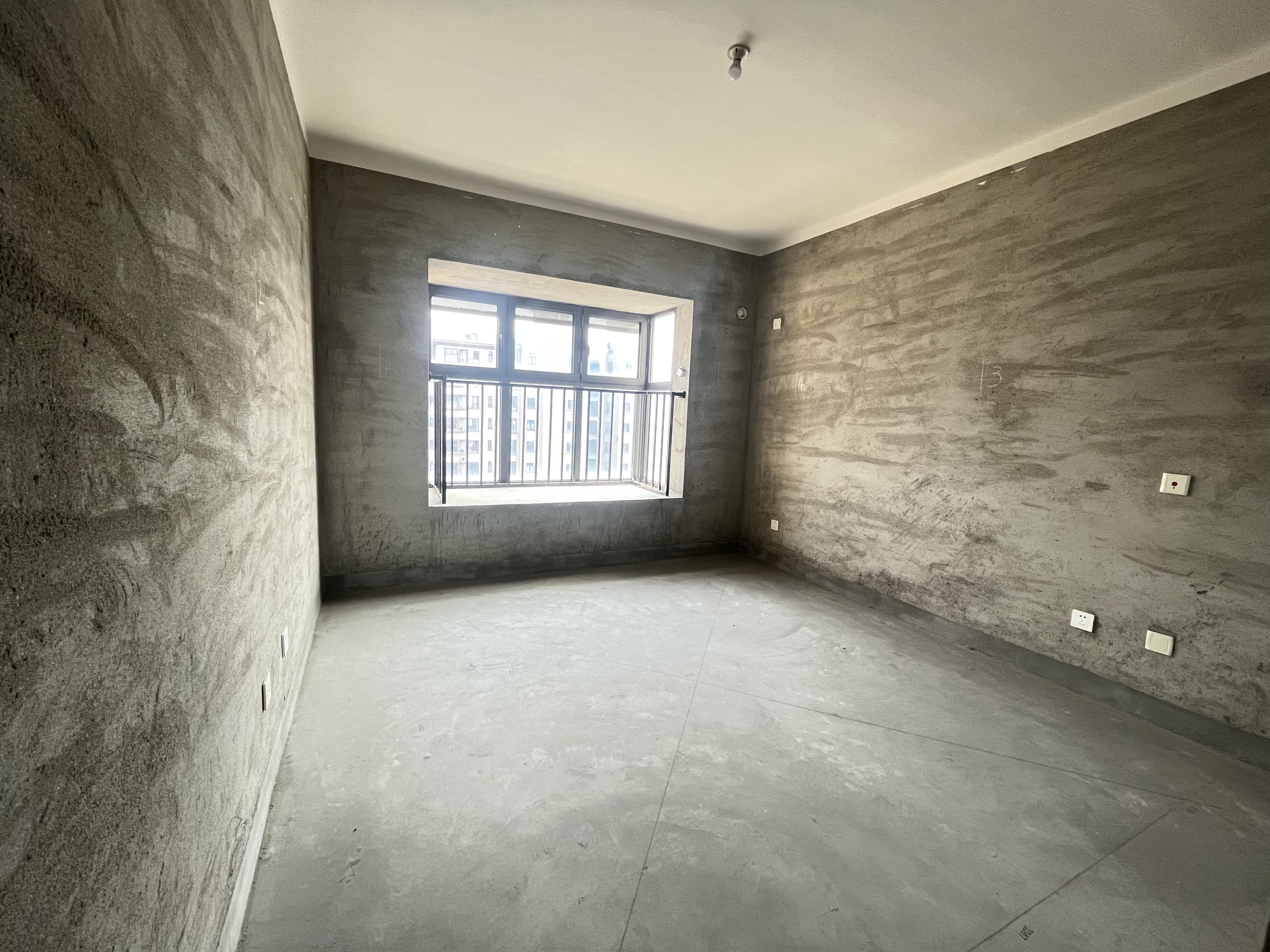 华强城 3室2厅2卫 128m&sup2;