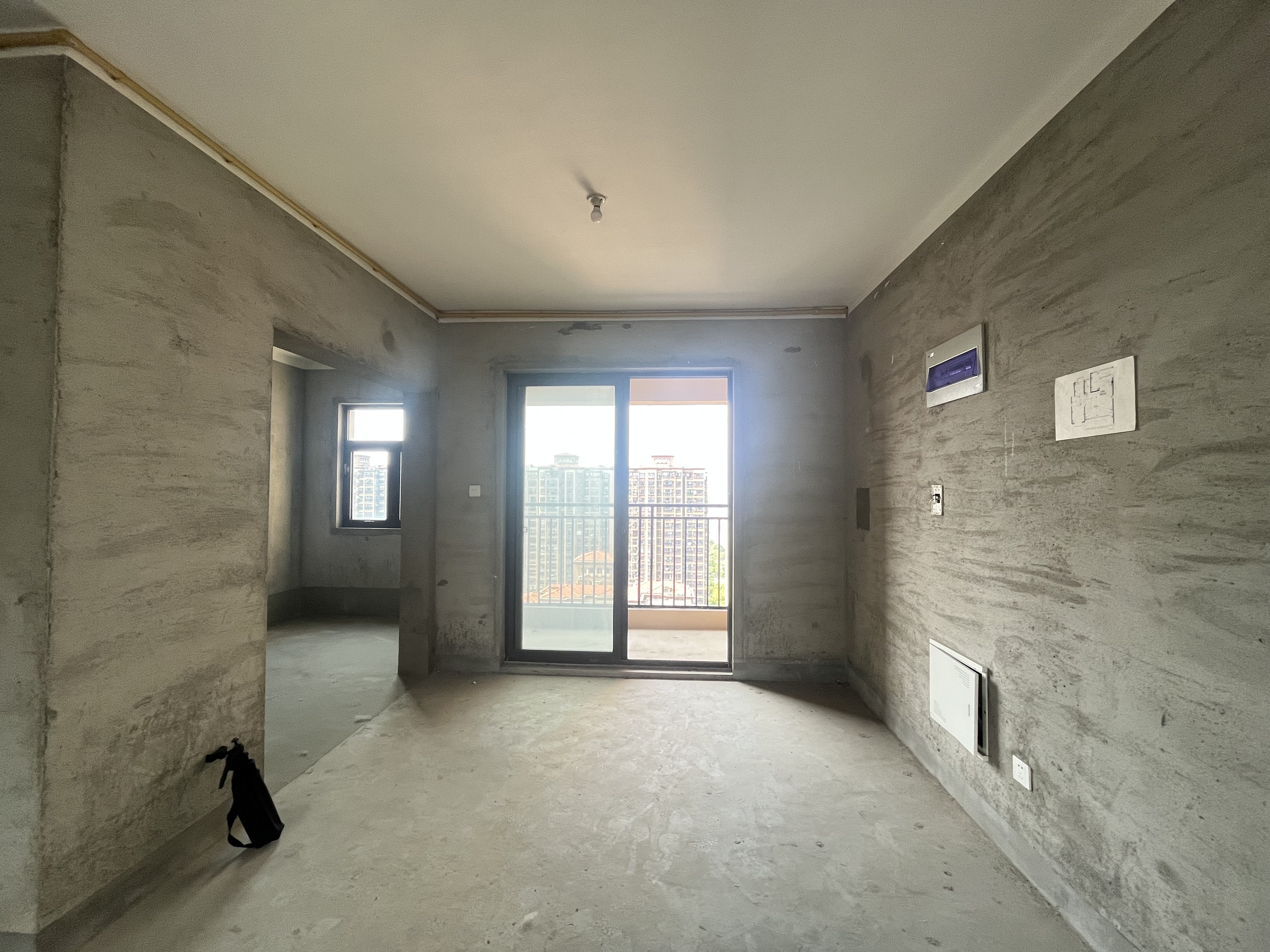 华强城 3室2厅2卫 128m&sup2;