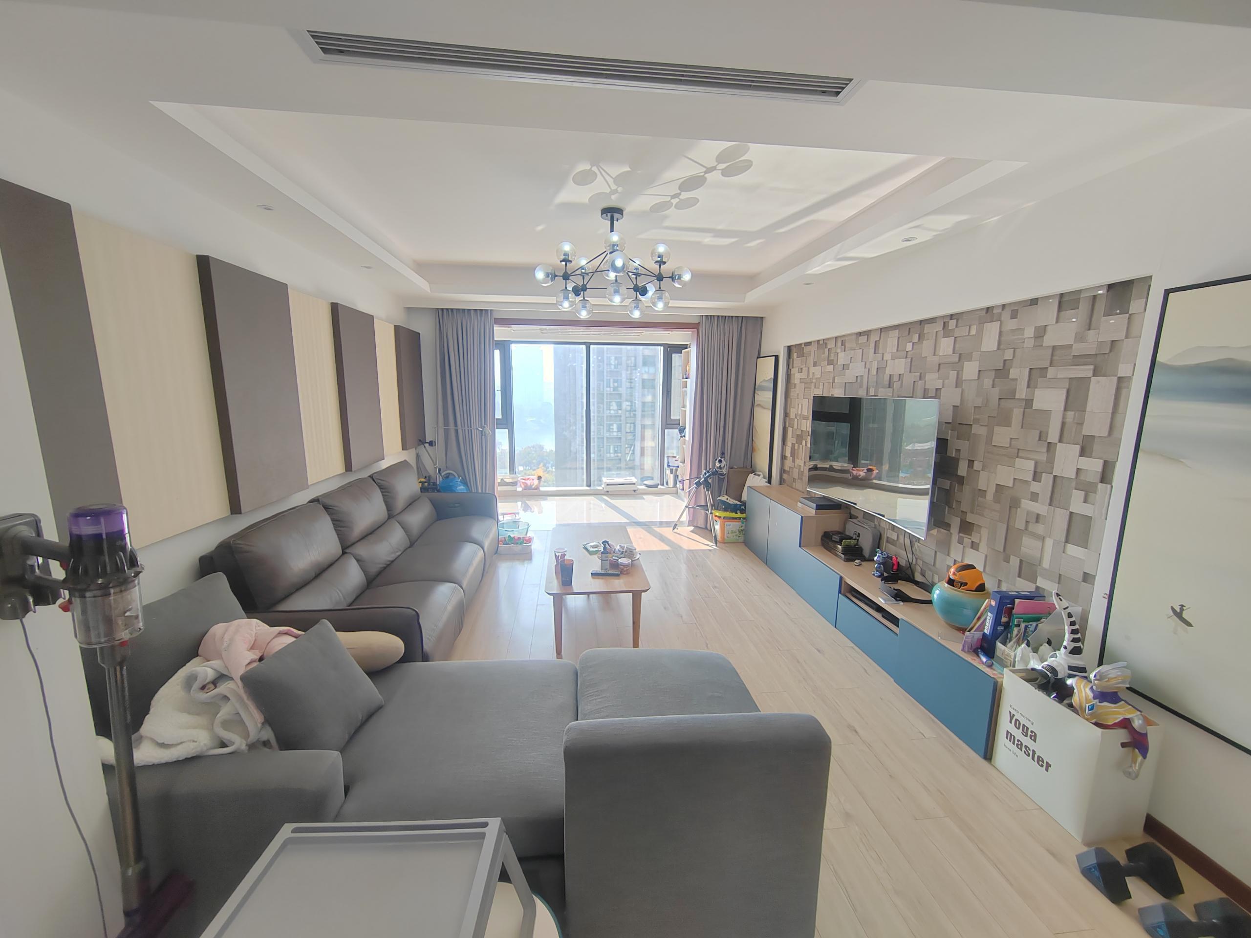 南山湖一号 3室2厅2卫 131.65m&sup2;