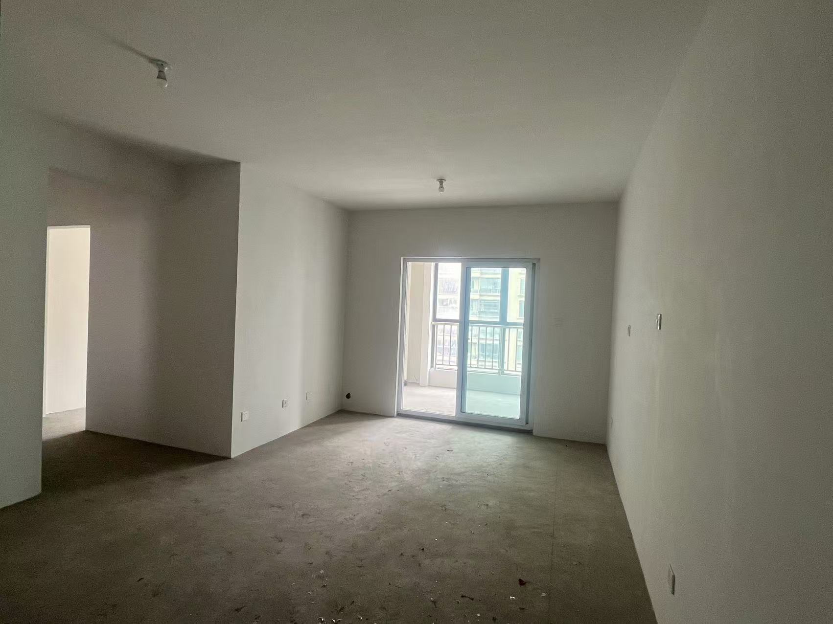 中港翡翠城 3室2厅1卫 89m&sup2;