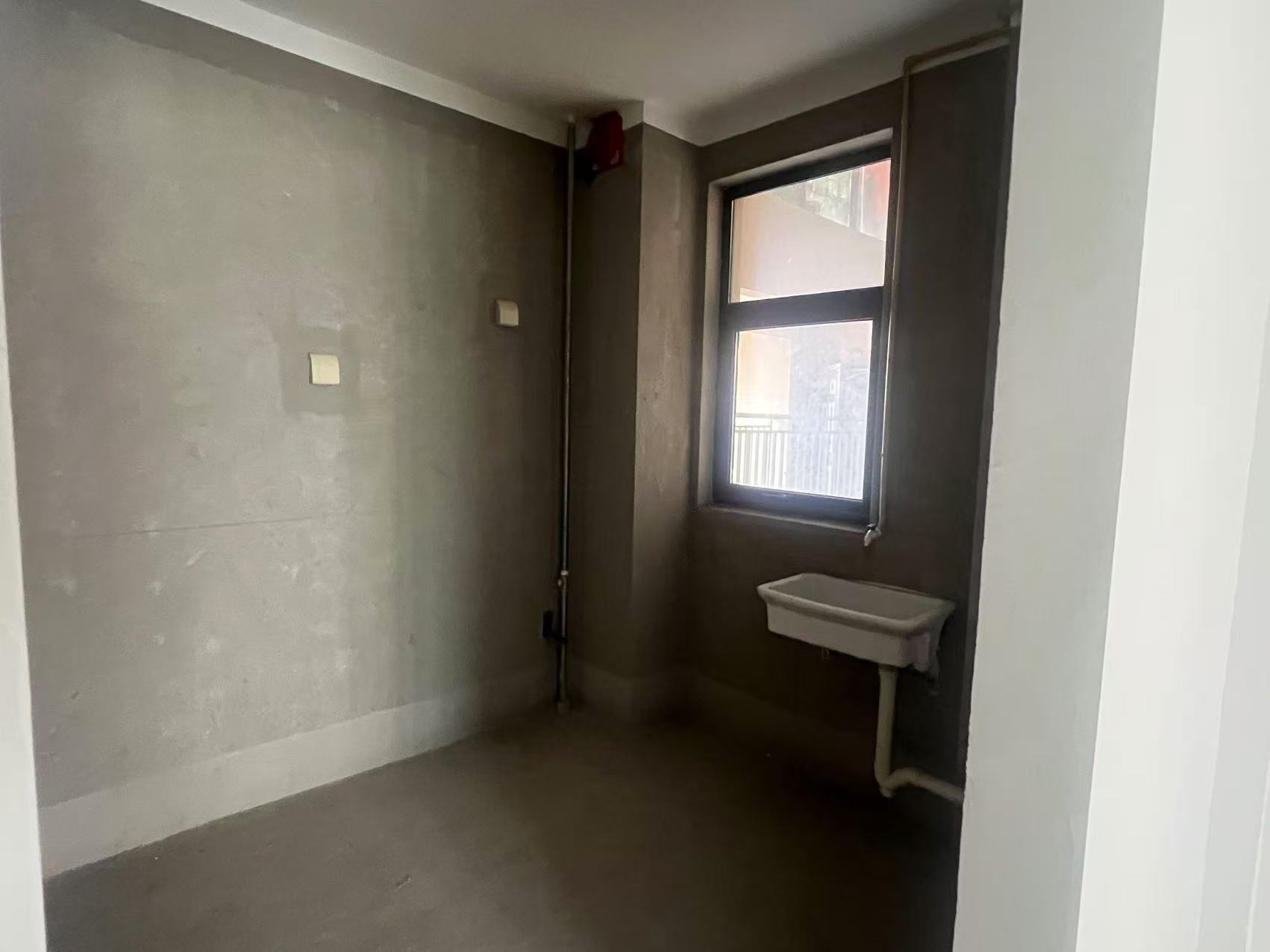 中港翡翠城 3室2厅1卫 89m&sup2;