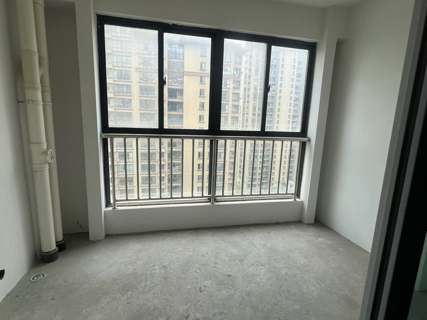 中港翡翠城 3室2厅1卫 89m²