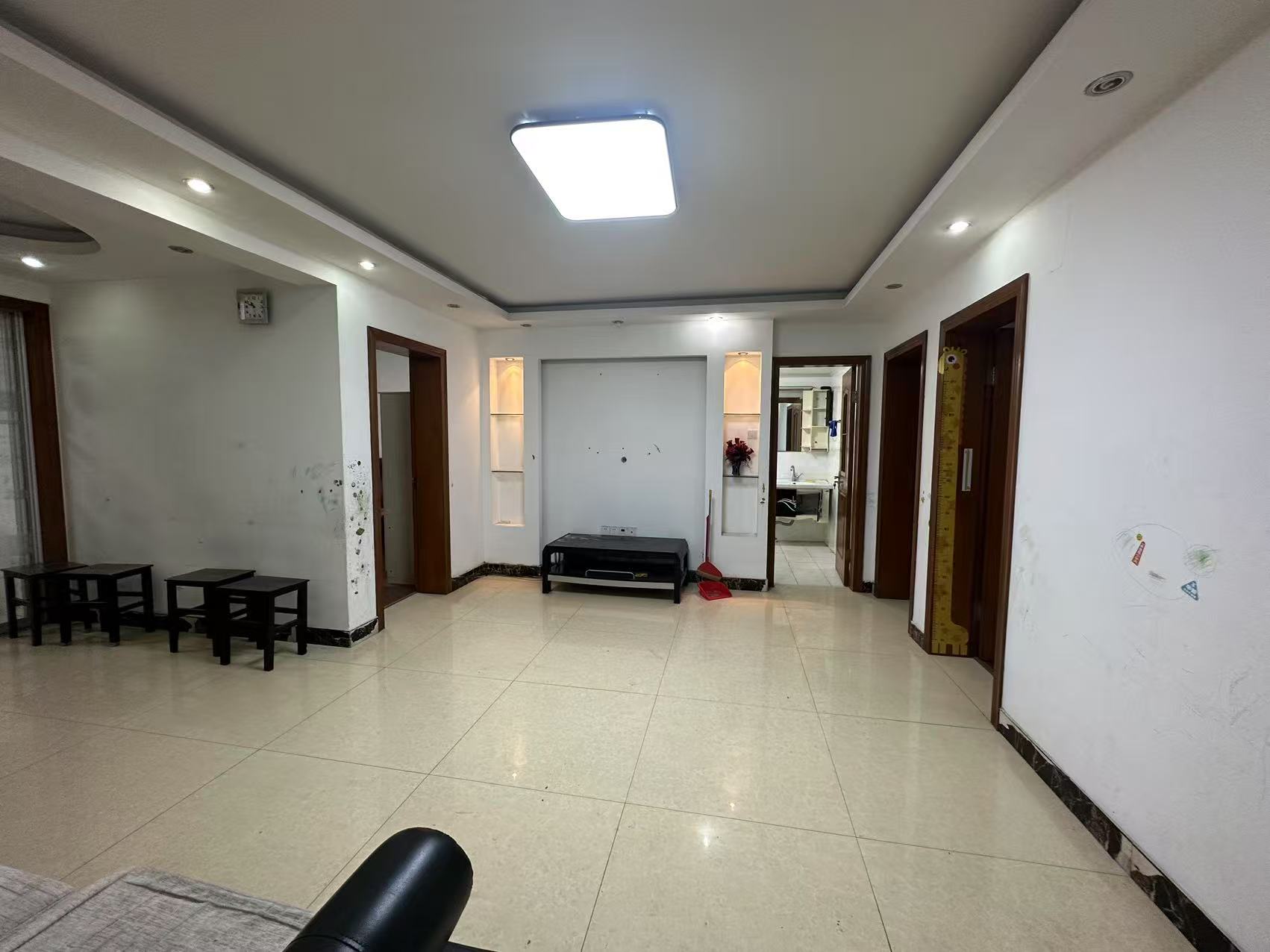 城港花苑西区 3室2厅1卫 104m²