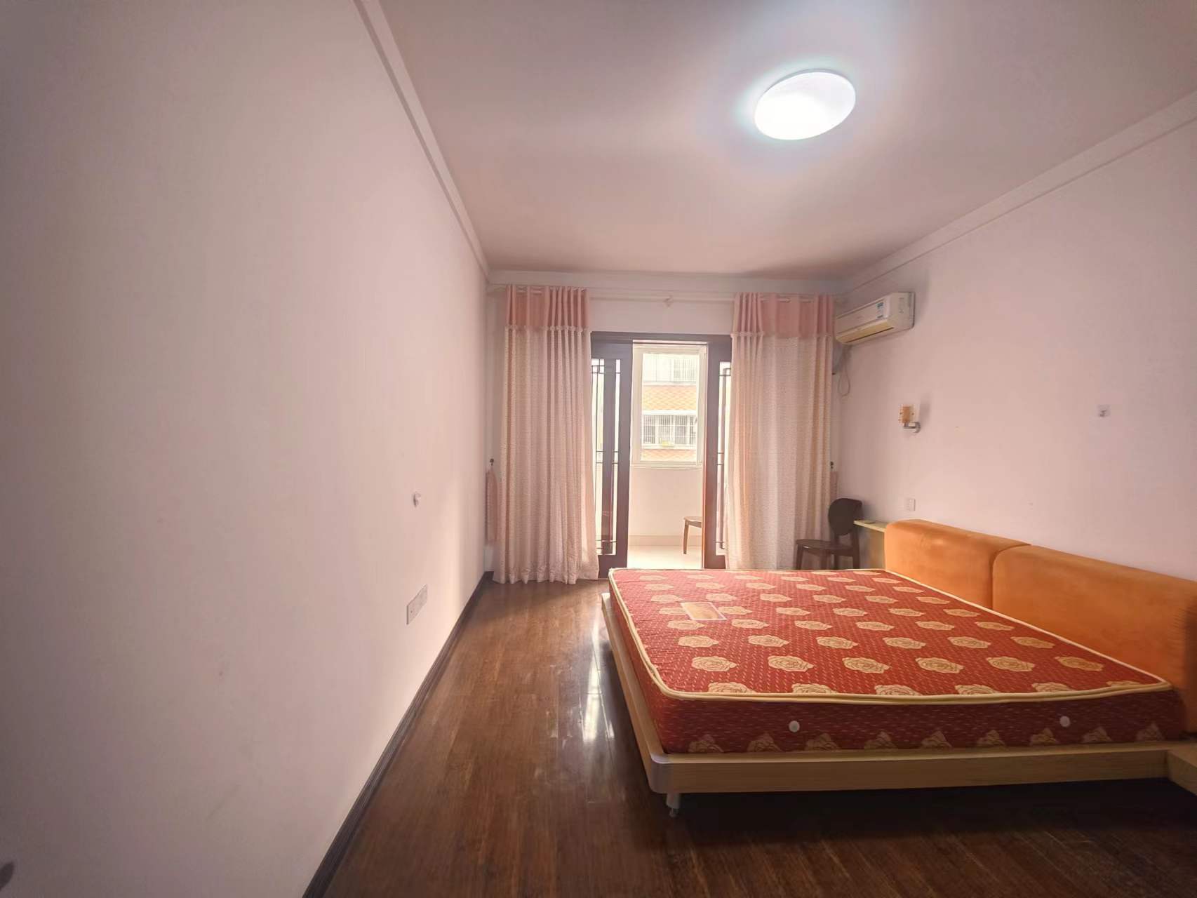 东大俪鑫 2室2厅1卫 120m&sup2;