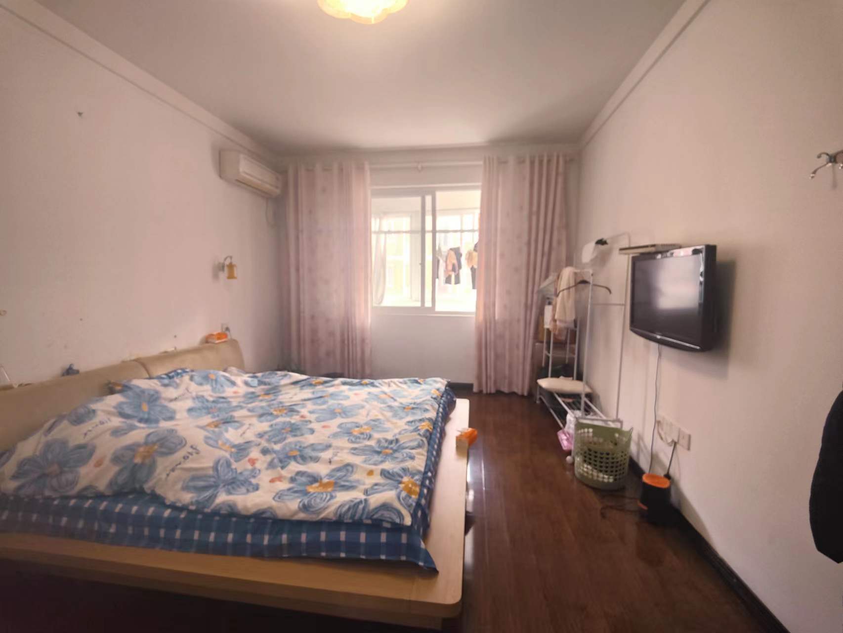 东大俪鑫 2室2厅1卫 120m&sup2;