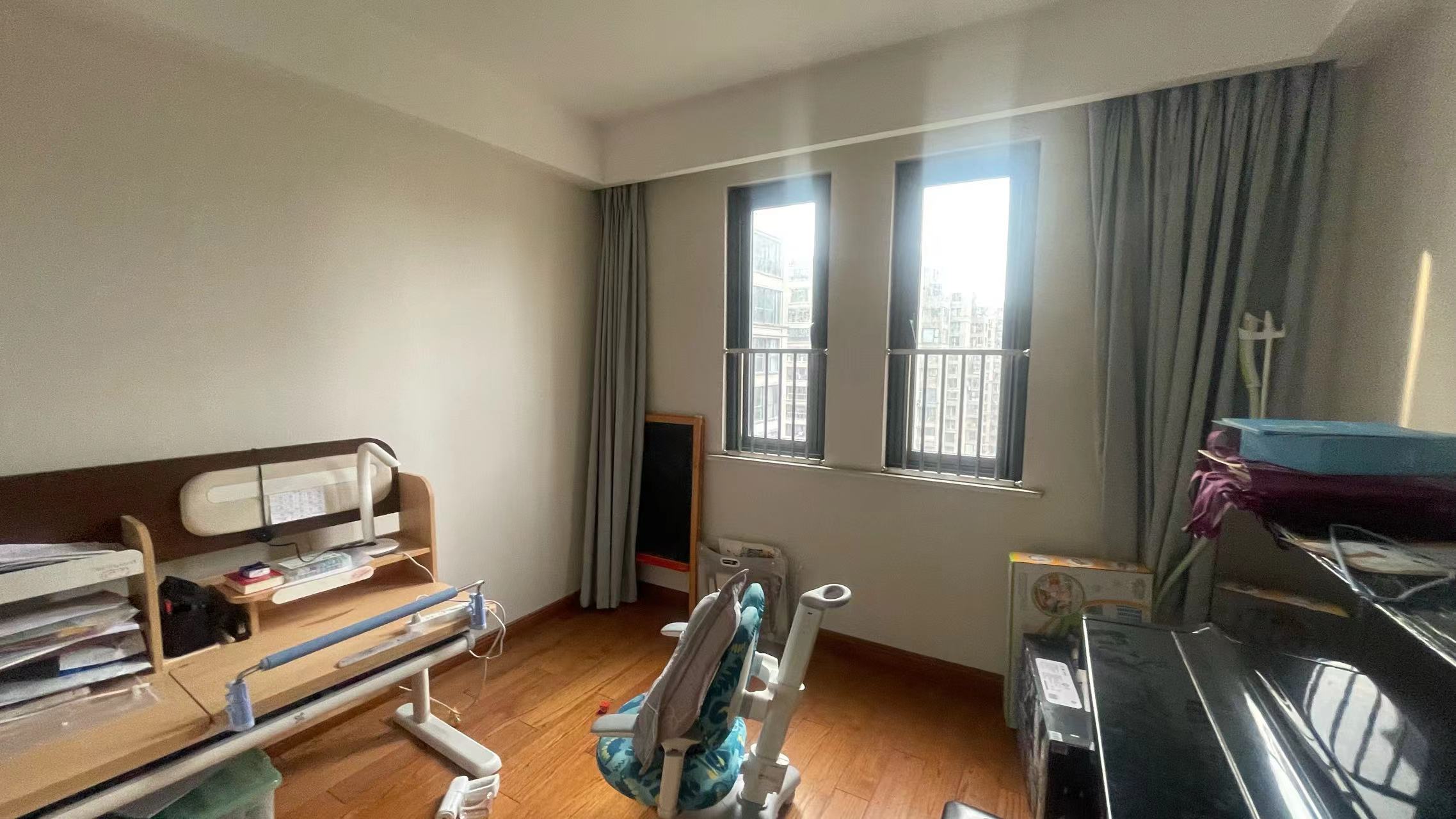 中港城世家 3室2厅2卫 142.56m&sup2;
