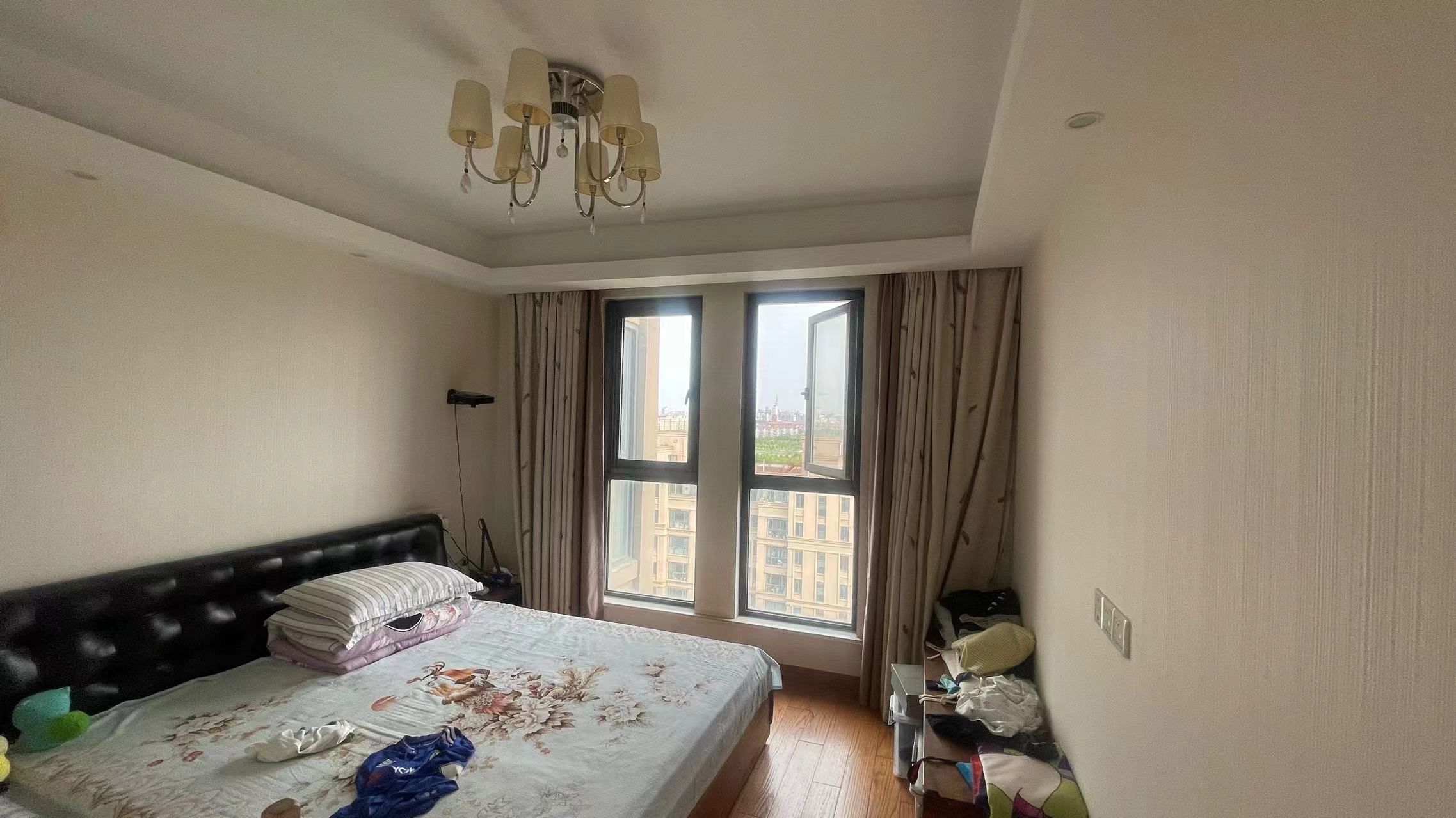 中港城世家 3室2厅2卫 142.56m&sup2;