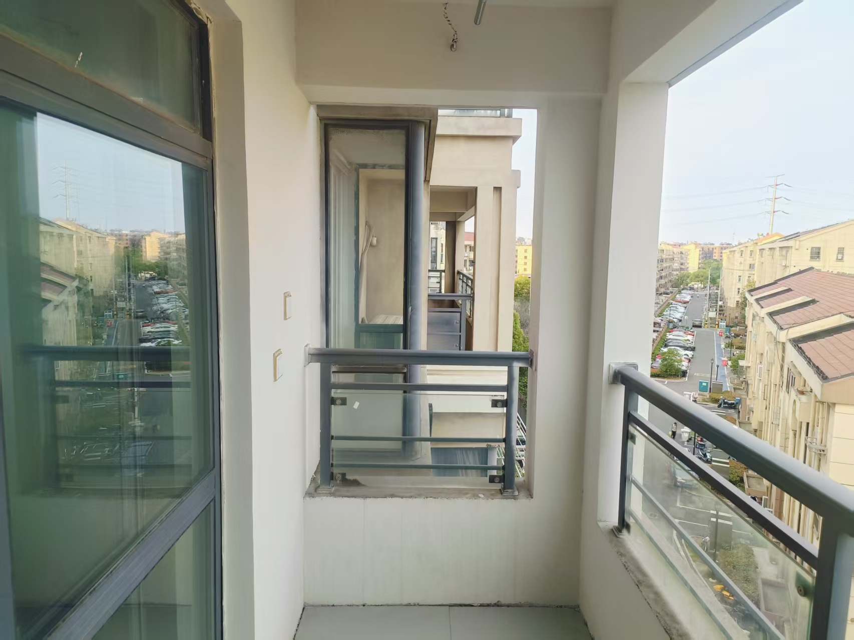 民生滨江丽景花园 4室2厅2卫 180.60m&sup2;