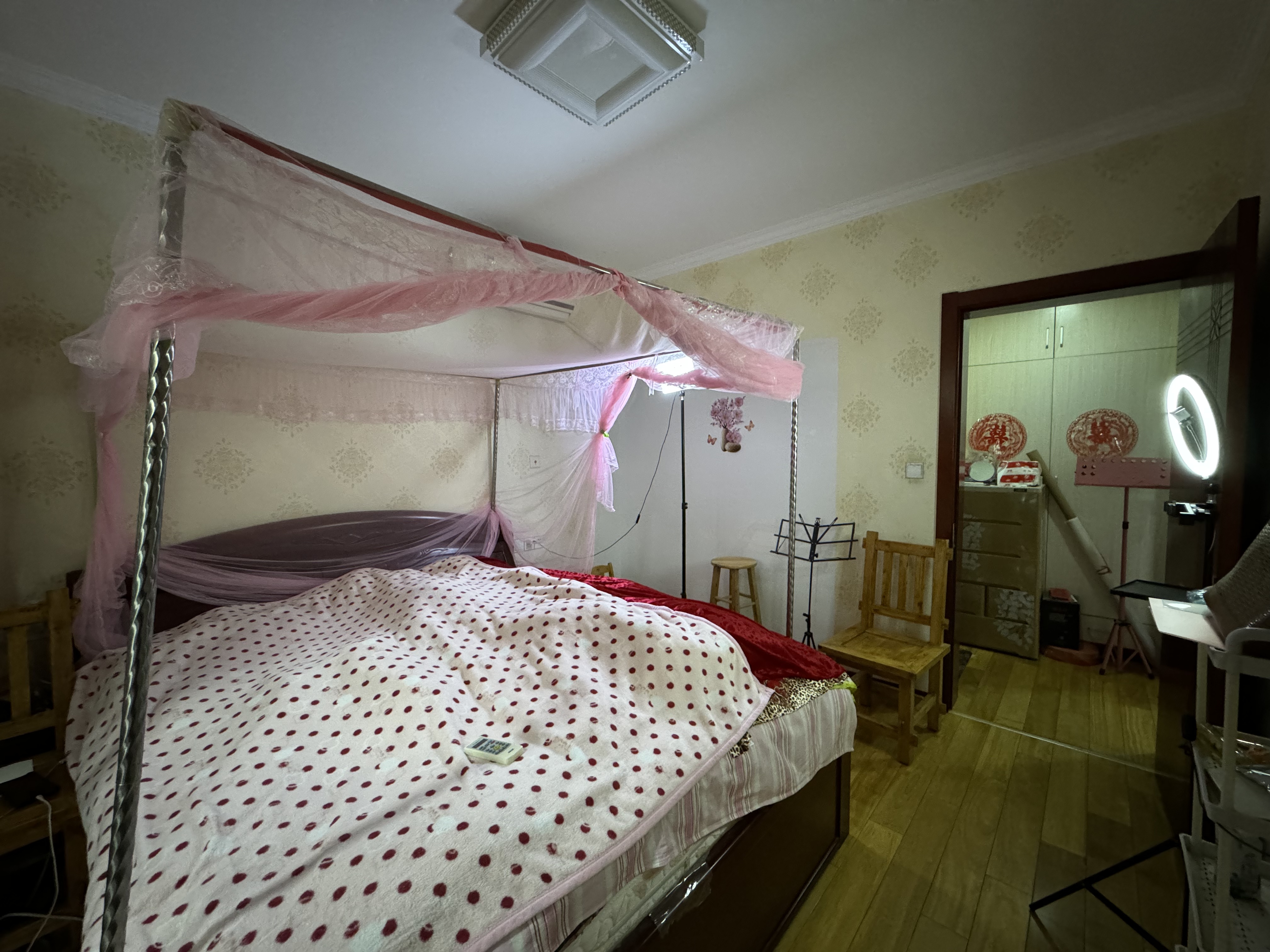 银洲&middot;皇家花园 2室2厅1卫 115.6m&sup2;