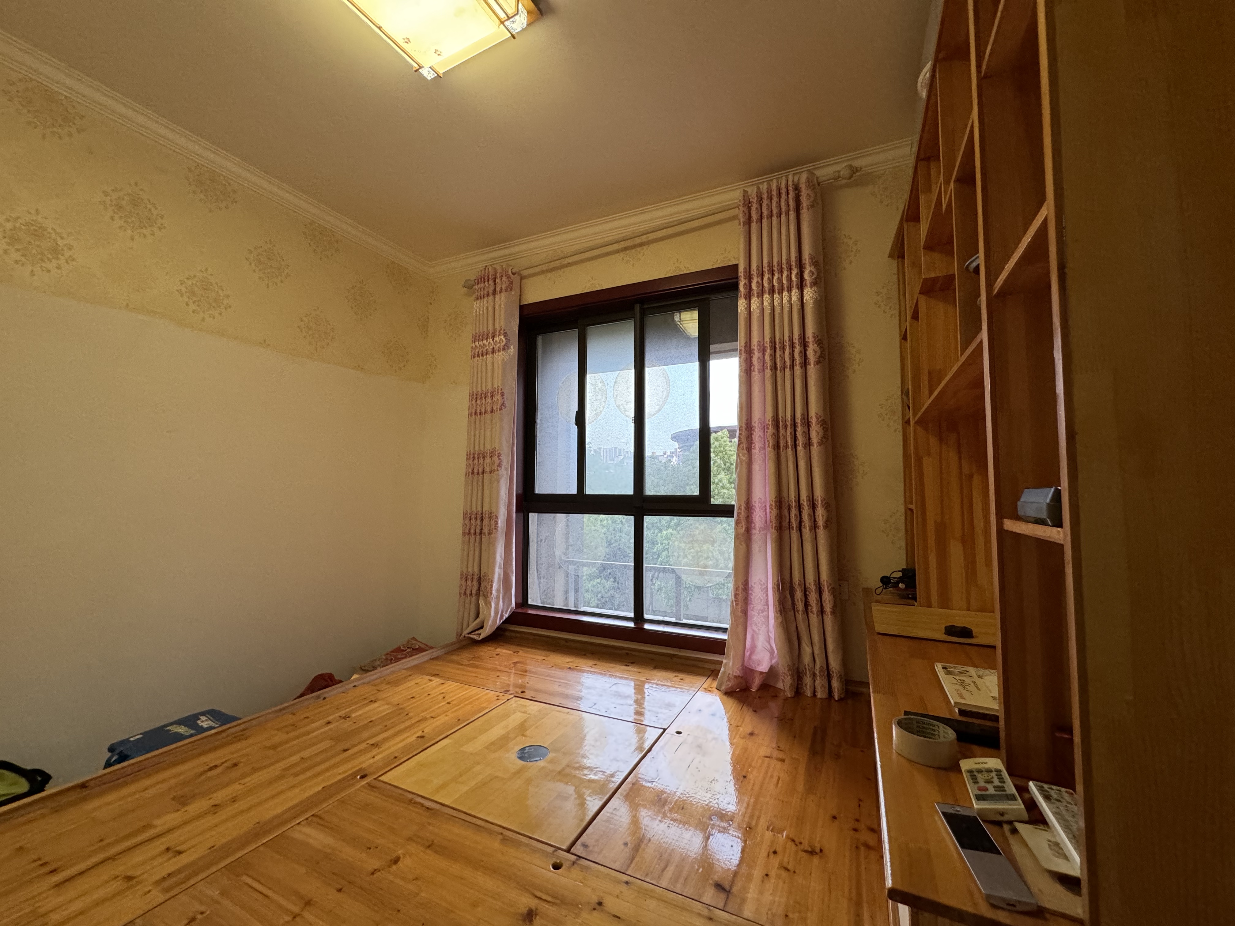 银洲·皇家花园 2室2厅1卫 115.6m²