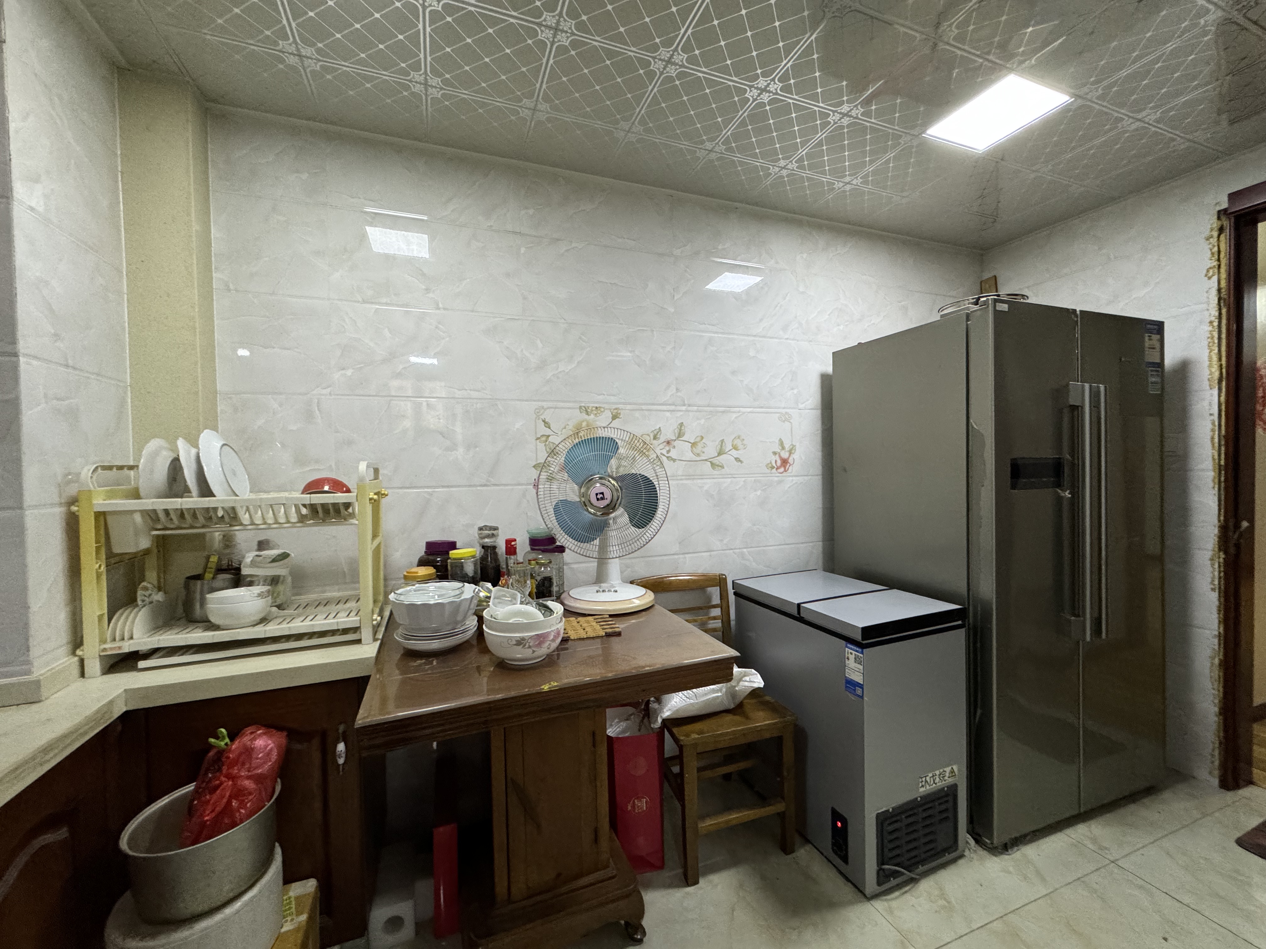 银洲&middot;皇家花园 2室2厅1卫 115.6m&sup2;