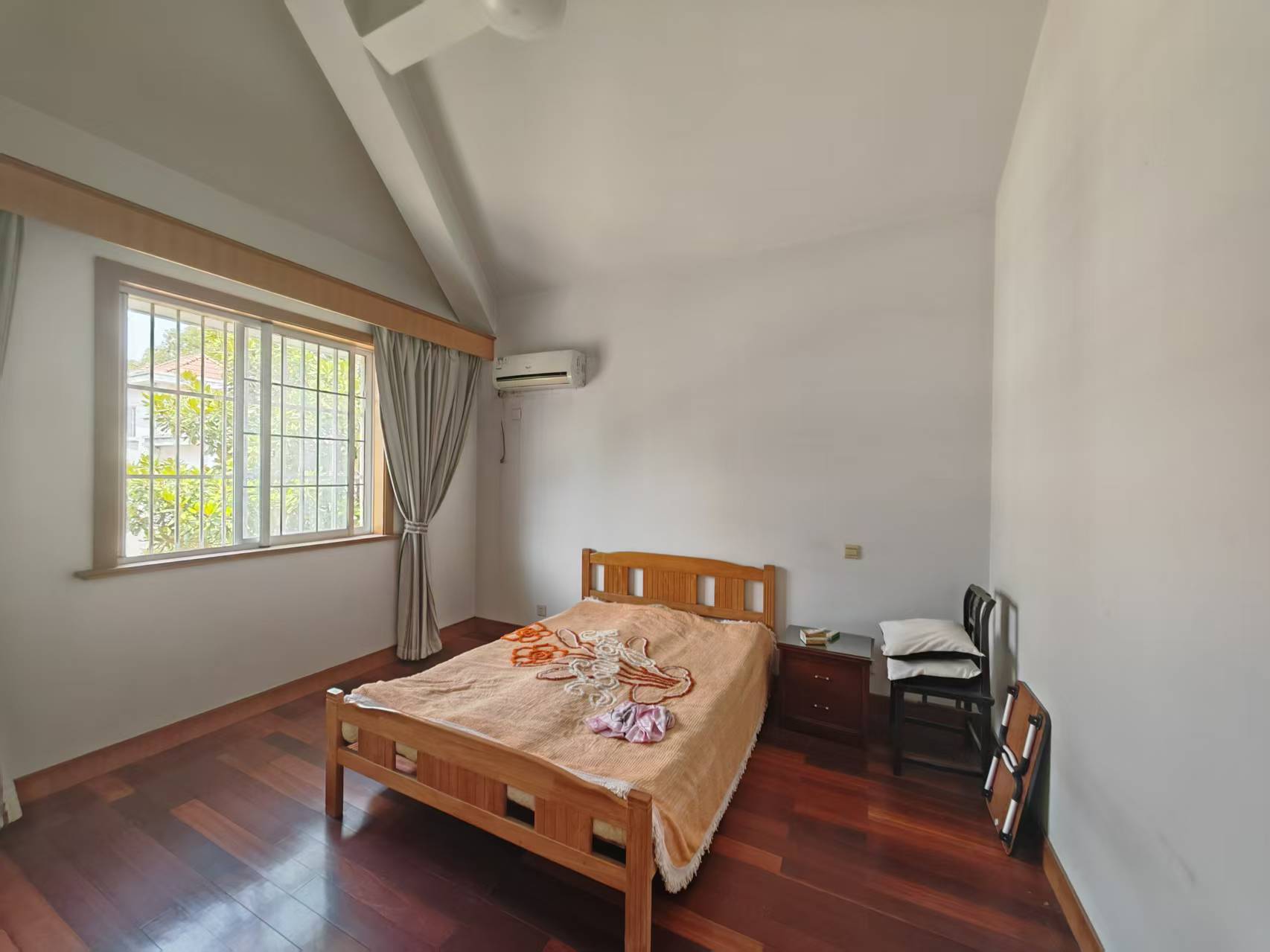 爱玛花苑 4室2厅2卫 285.00m&sup2;