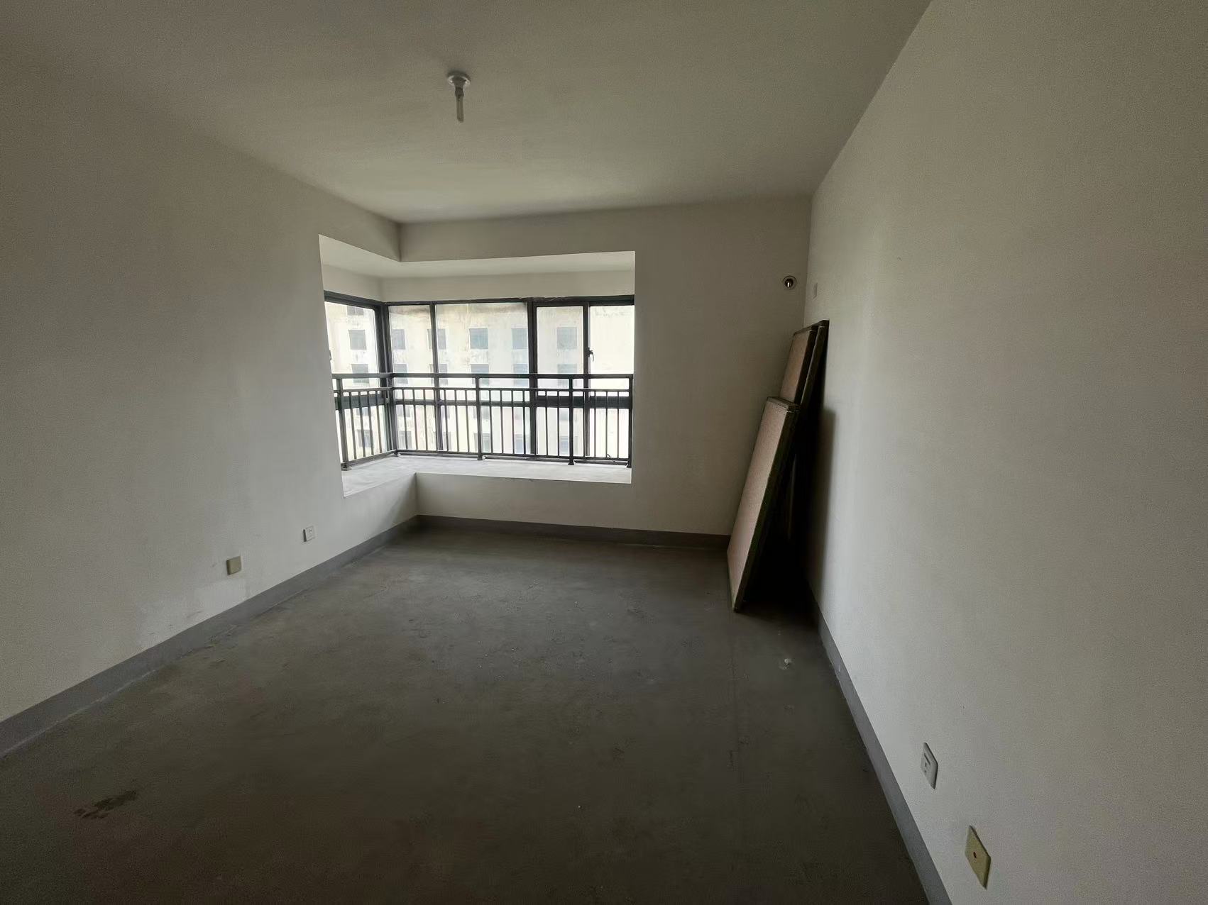 江景国际家园 3室2厅2卫 131.7m&sup2;