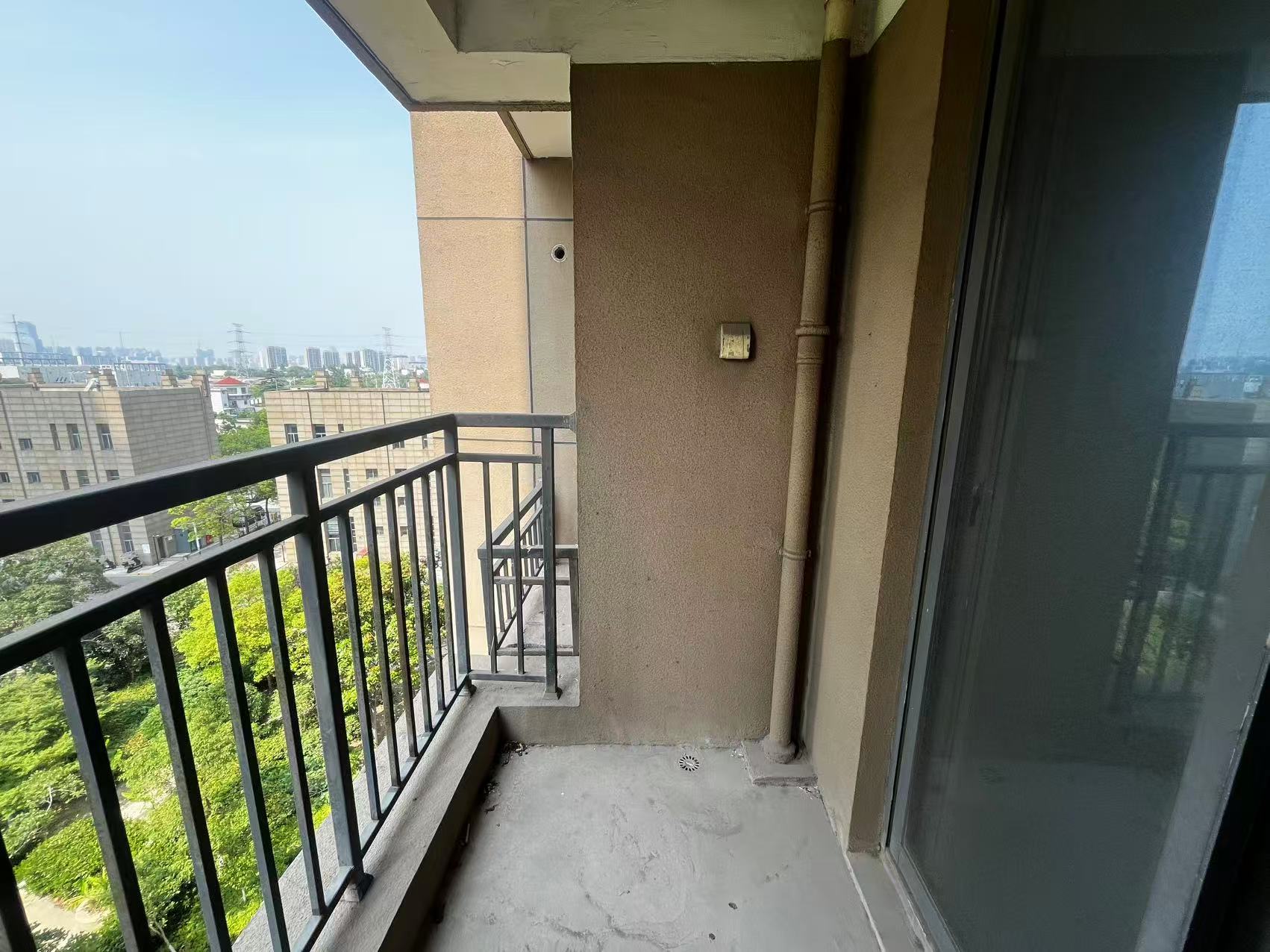 江景国际家园 3室2厅2卫 131.7m&sup2;