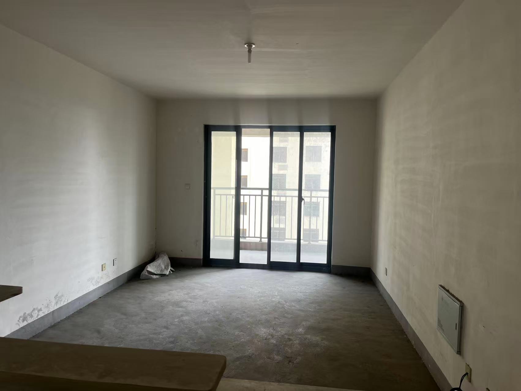 江景国际家园 3室2厅2卫 131.7m²