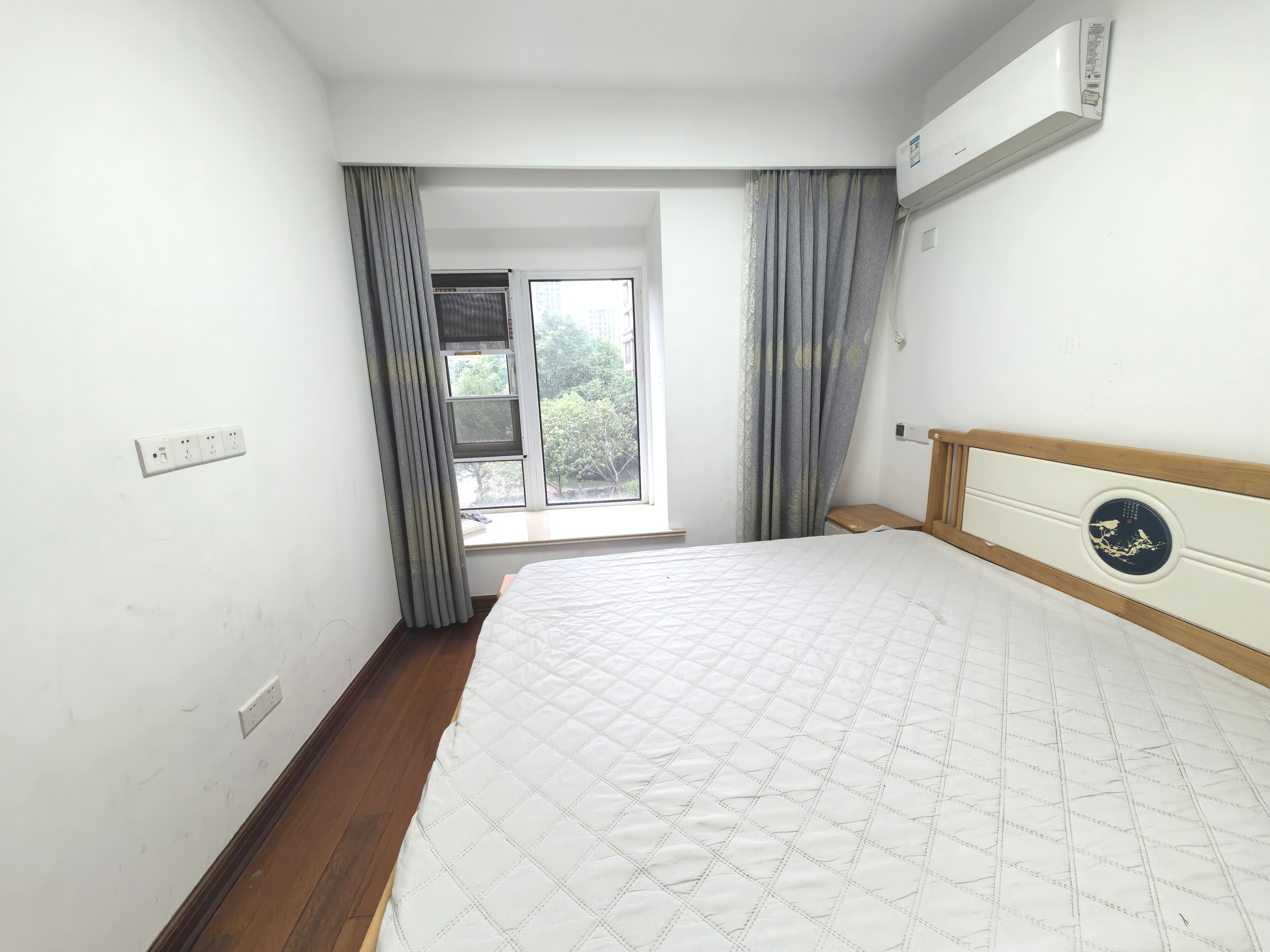 中海碧林湾 3室2厅1卫 96m&sup2;