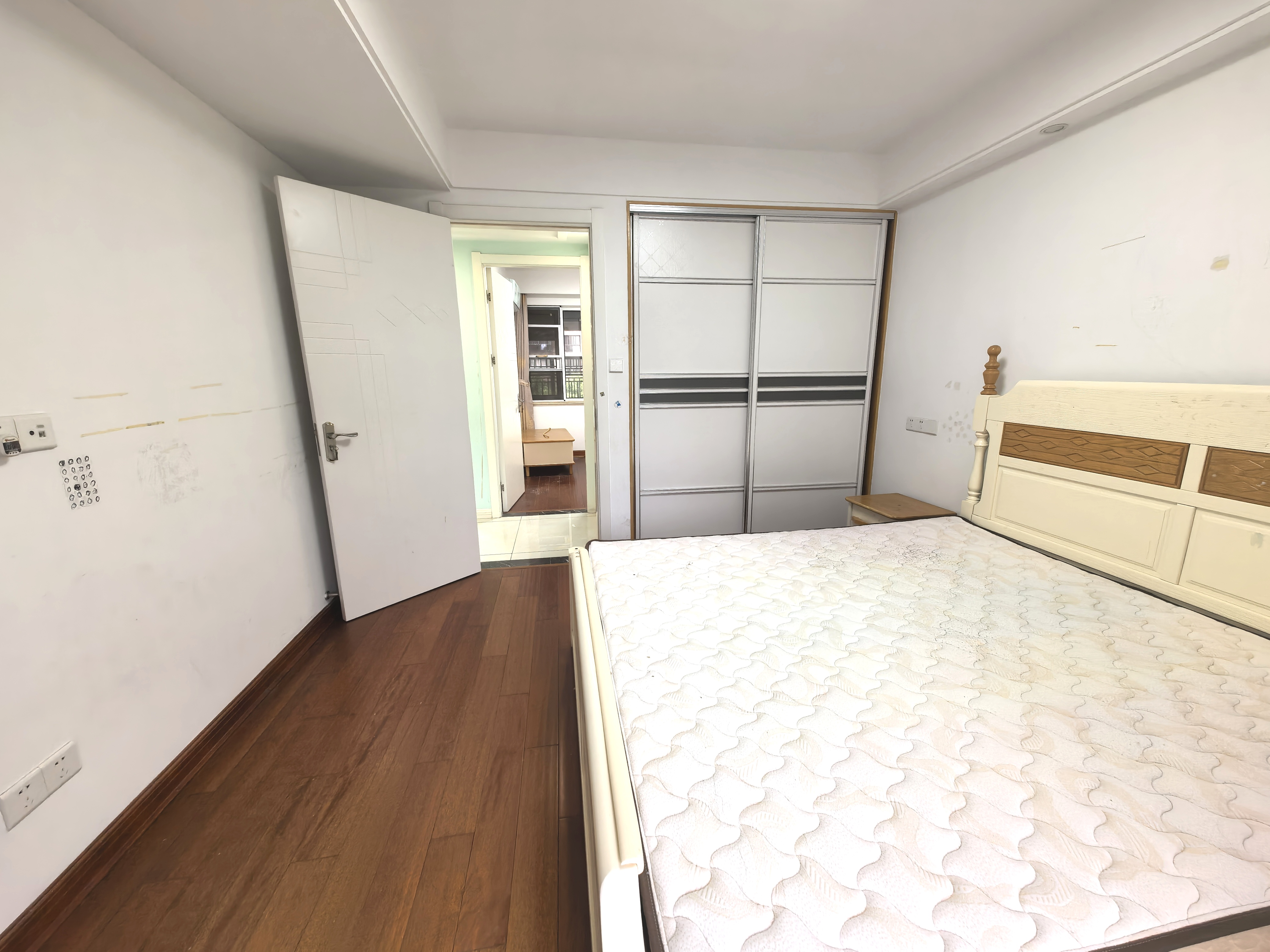 中海碧林湾 3室2厅1卫 96m&sup2;