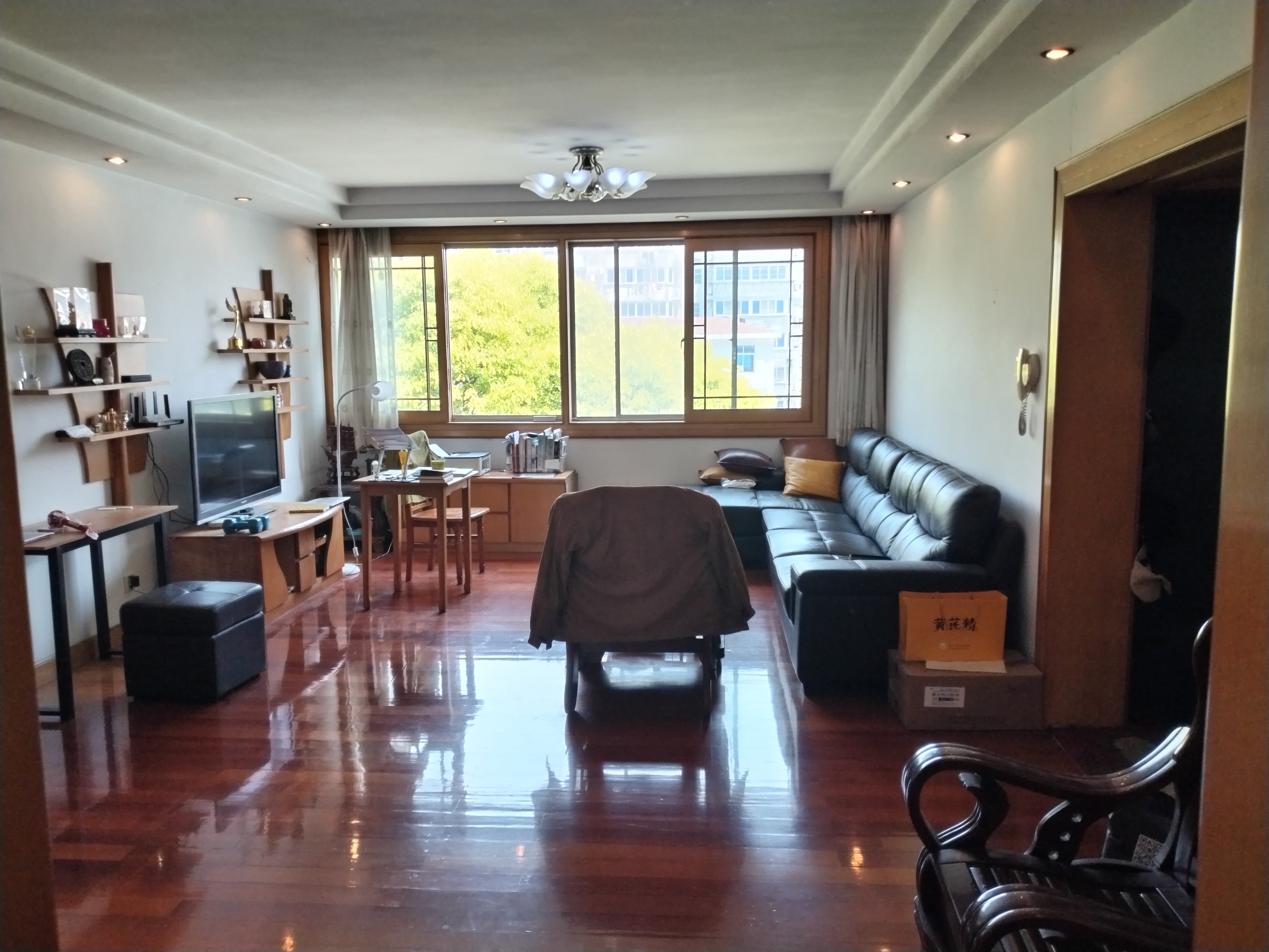 莲花苑 3室2厅1卫 136m&sup2;