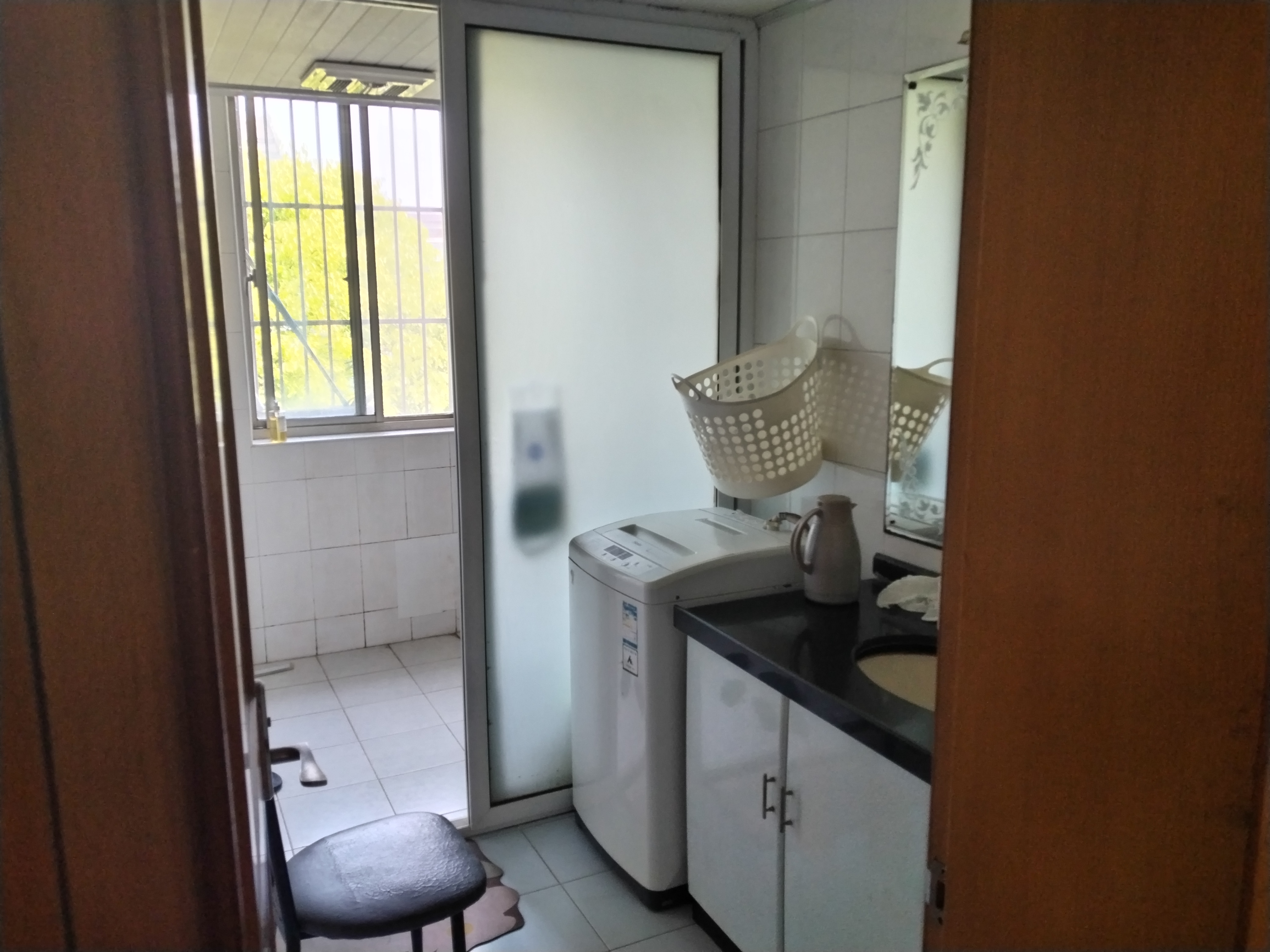 莲花苑 3室2厅1卫 136m&sup2;