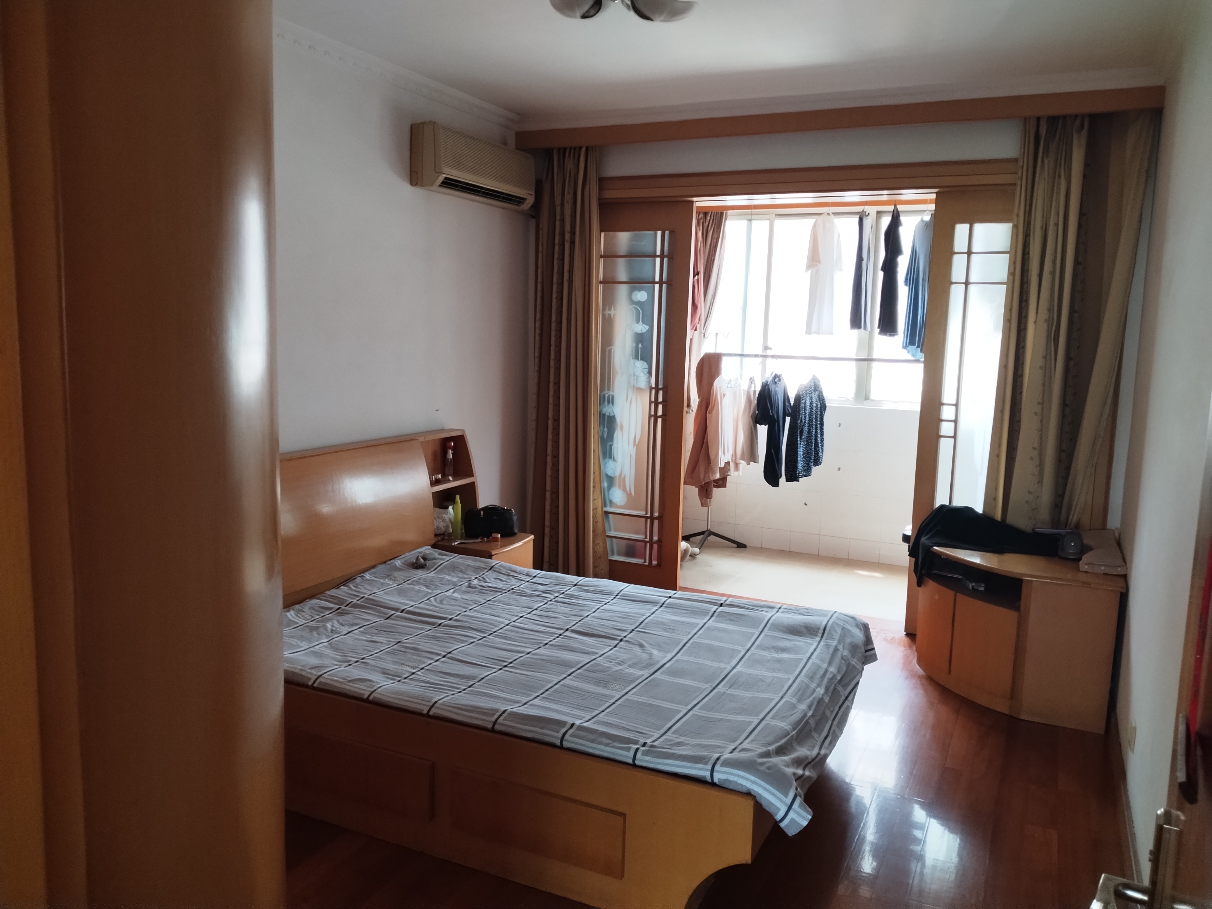 莲花苑 3室2厅1卫 136m&sup2;