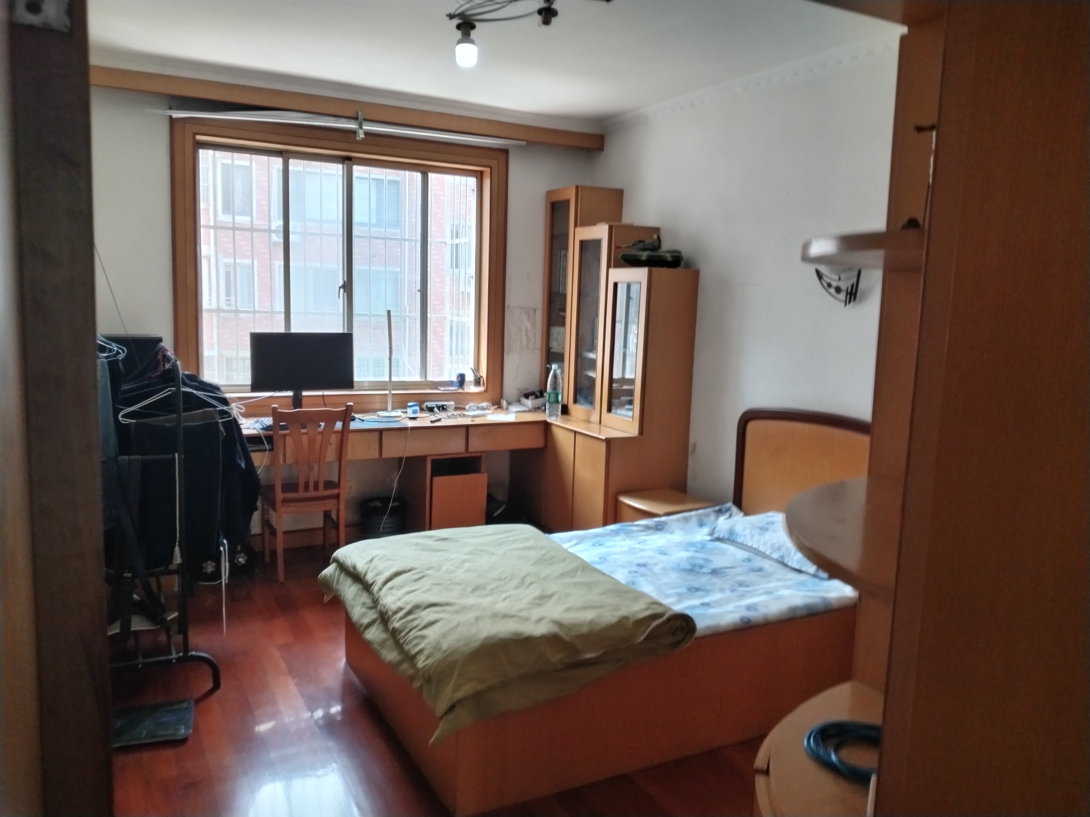 莲花苑 3室2厅1卫 136m&sup2;