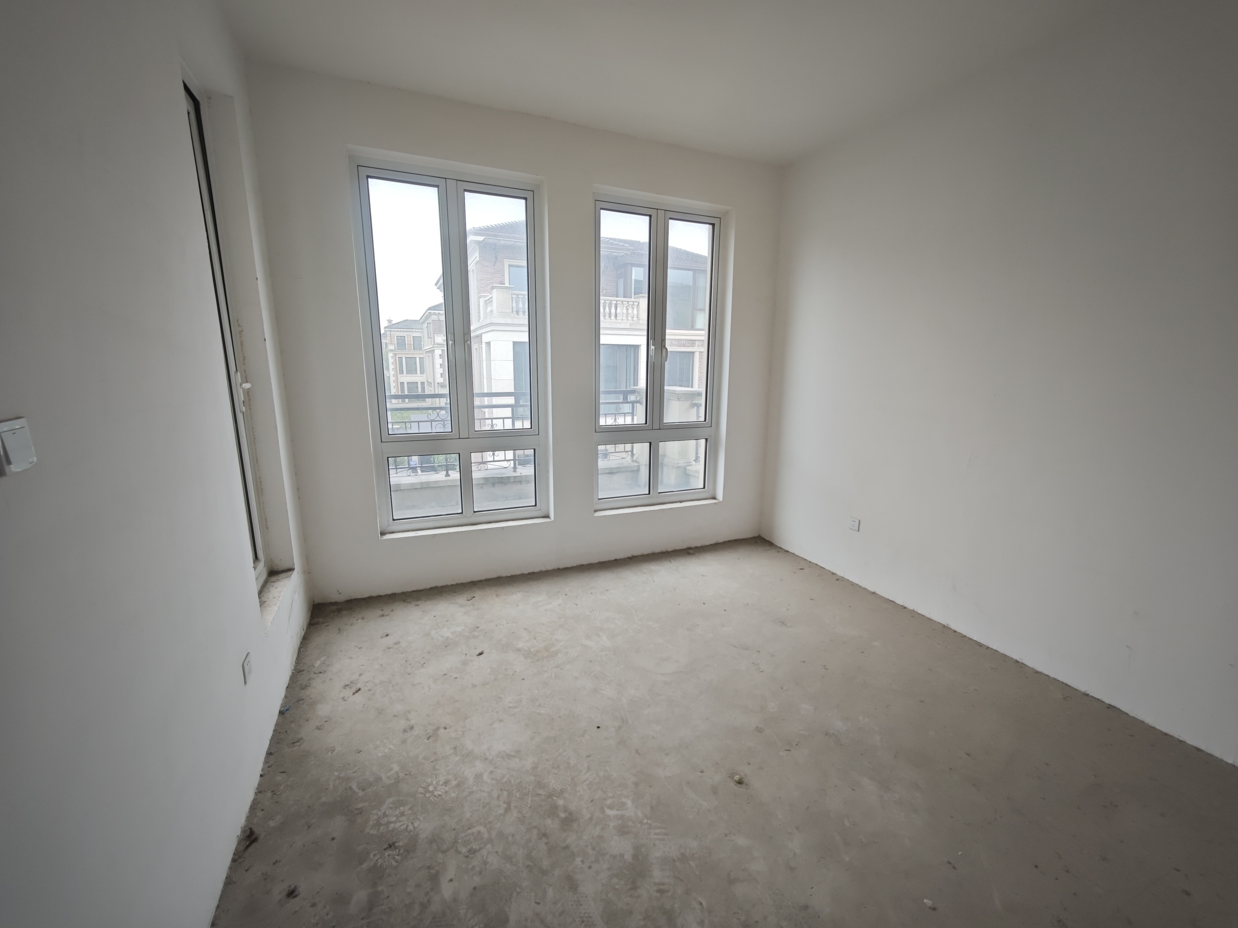 顺发御园 5室2厅4卫 333.57m&sup2;