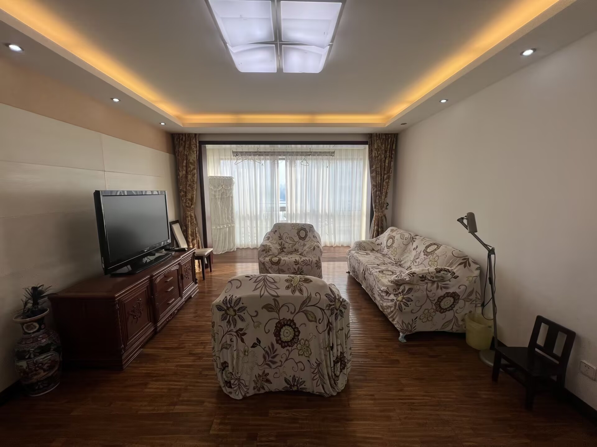 濠滨花园 3室2厅2卫 127.71m&sup2;