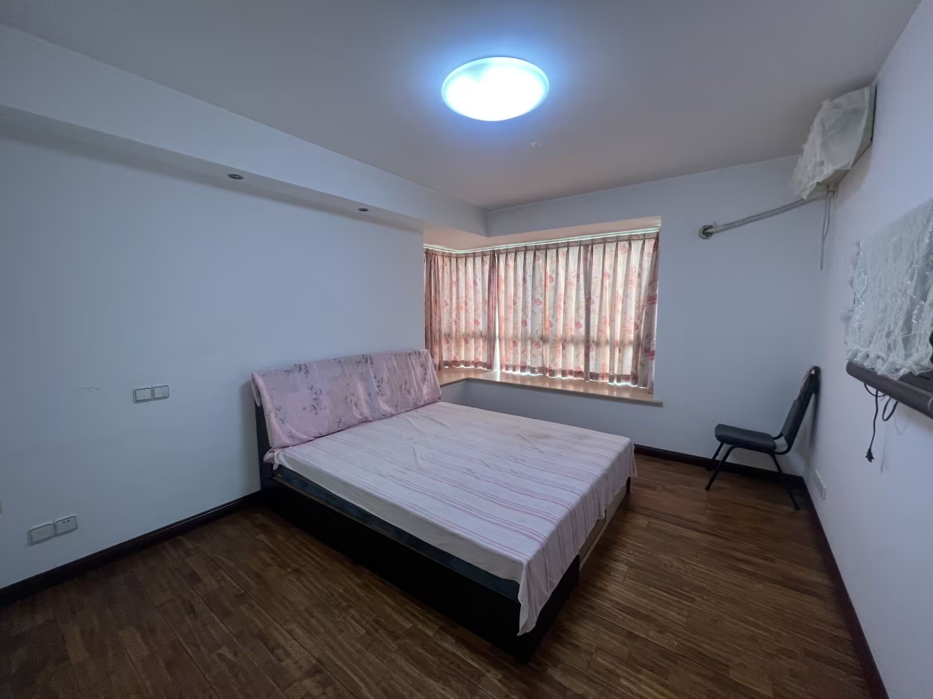 濠滨花园 3室2厅2卫 127.71m&sup2;